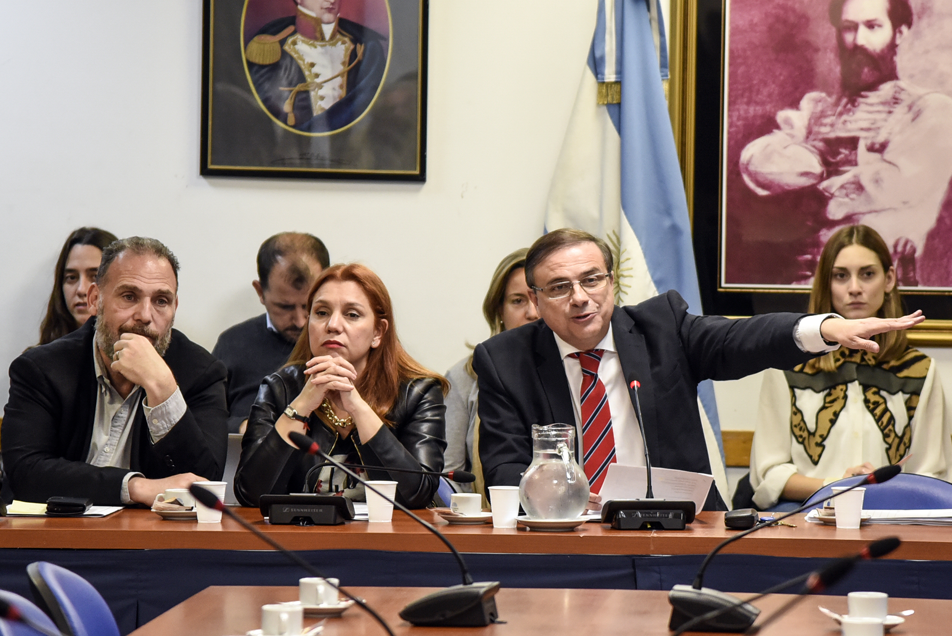 SE REUNIERON LAS COMISIONES DE ACCION SOCIAL Y SALUD PUBLICA; COMUNICACIONES E INFORMATICA; DEFENSA DEL CONSUMIDOR, DEL USUARIO Y DE LA COMPETENCIA; CIENCIA, TECNOLOGIA E INNOVACION PRODUCTIVA Y DEFENSA NACIONAL; Y DE FORMA CONJUNTA SE REUNIERON LAS COMISIONES DE LEGISLACION PENAL; FAMILIA, MUJER, NIÑEZ Y ADOLESCENCIA; PRESUPUESTO Y HACIENDA;  LAS COMISIONES DE  ACCION SOCIAL Y SALUD PUBLICA; LEGISLACION GENERAL Y  LAS COMISIONES DE COMUNICACIONES E INFORMATICA; PRESUPUESTO Y HACIENDA
