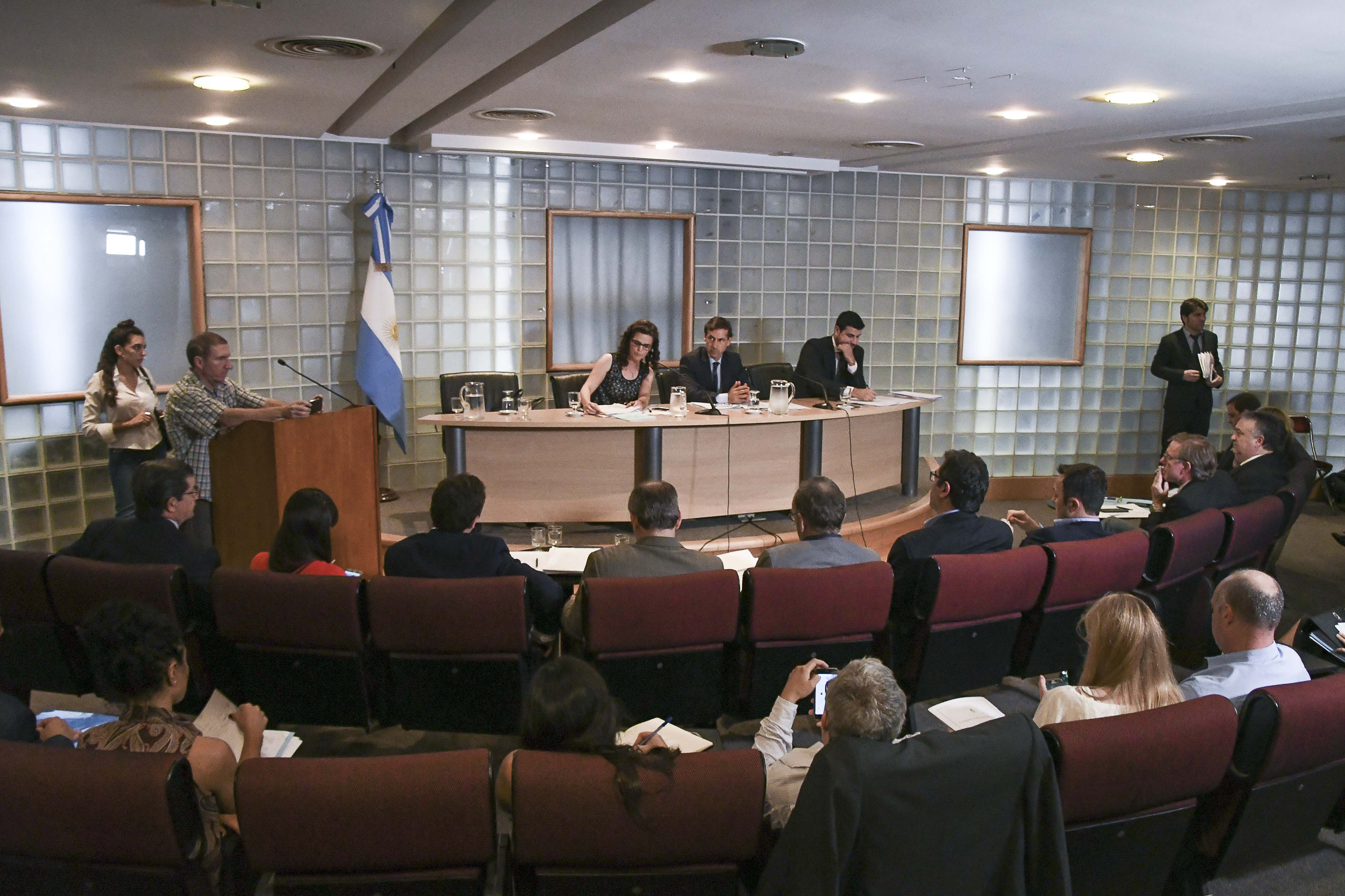 SE REUNIERON LAS COMISIONES DE LEGISLACIÓN GENERAL; DE LEGISLACIÓN PENAL; DE FAMILIA, MUJER, NIÑEZ Y ADOLESCENCIA; DE ACCIÓN SOCIAL Y SALUD PÚBLICA; DE DEFENSA DEL CONSUMIDOR, DEL USUARIO Y DE LA COMPETENCIA; DE AGRICULTURA Y GANADERÍA; DE ECONOMÍAS Y DESARROLLO REGIONAL; DE ENERGÍA Y COMBUSTIBLES; DE DEFENSA NACIONAL Y LA BICAMERAL PERMANENTE DE TRÁMITE LEGISLATIVO (LEY 26.122)