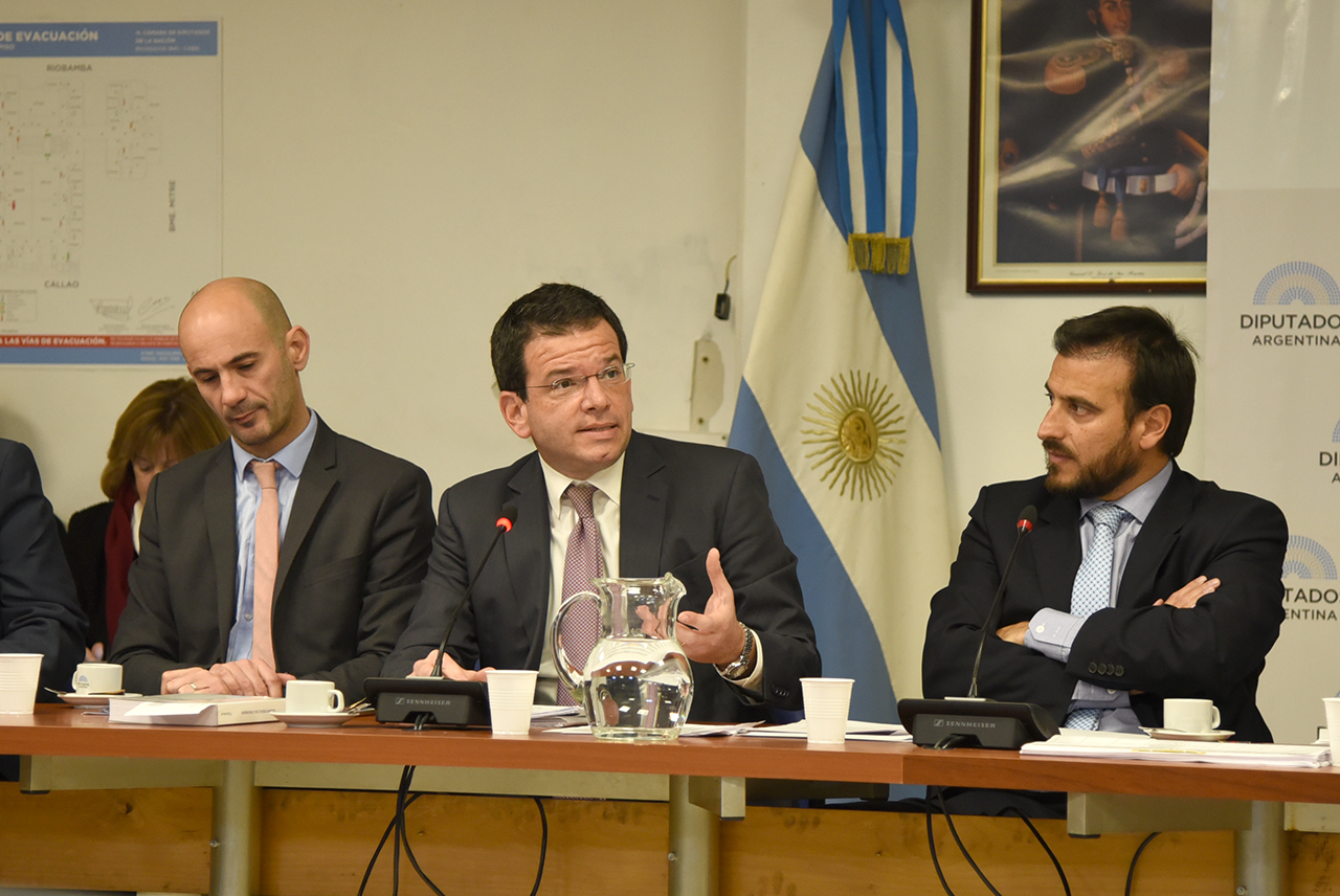 SE REUNIERON LAS COMISIONES DE JUSTICIA; LA COMISIÓN DE COMUNICACIONES E INFORMÁTICA; DE VIVIENDA Y ORDENAMIENTO URBANO; Y LA COMISIÓN BICAMERAL DE CONTROL DE LOS FONDOS DE LA SEGURIDAD SOCIAL - LEY 26.425