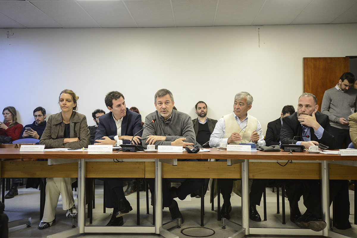 SE REUNIERON LAS COMISIONES DE JUSTICIA; LA COMISIÓN DE COMUNICACIONES E INFORMÁTICA; DE VIVIENDA Y ORDENAMIENTO URBANO; Y LA COMISIÓN BICAMERAL DE CONTROL DE LOS FONDOS DE LA SEGURIDAD SOCIAL - LEY 26.425
