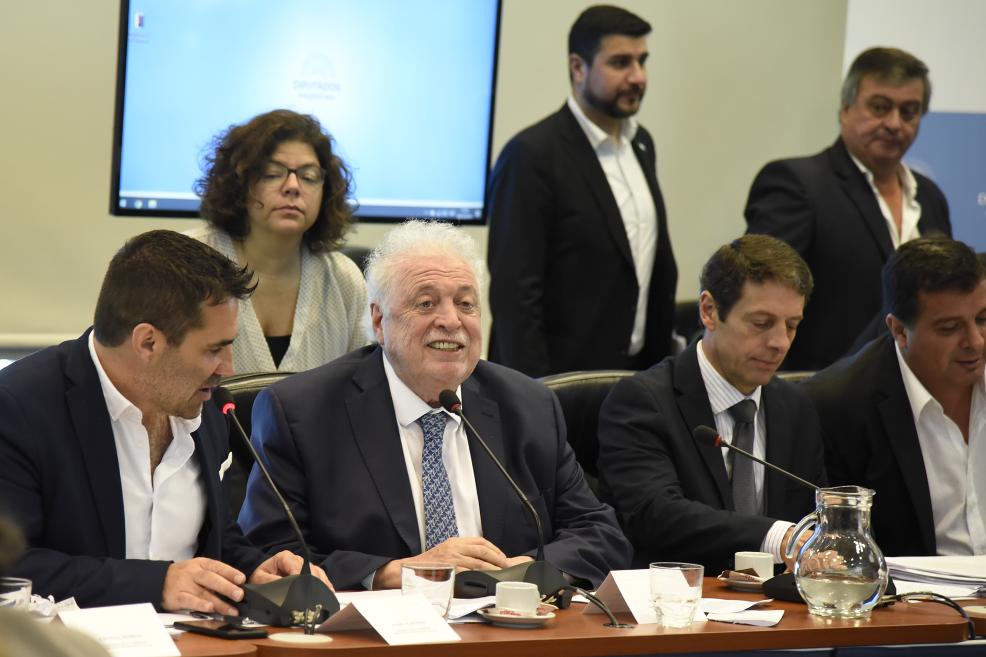 SE REUNIERON LAS SIGUIENTES COMISIONES: PRESUPUESTO Y HACIENDA; LEGISLACION GENERAL Y PETICIONES, PODERES Y REGLAMENTO