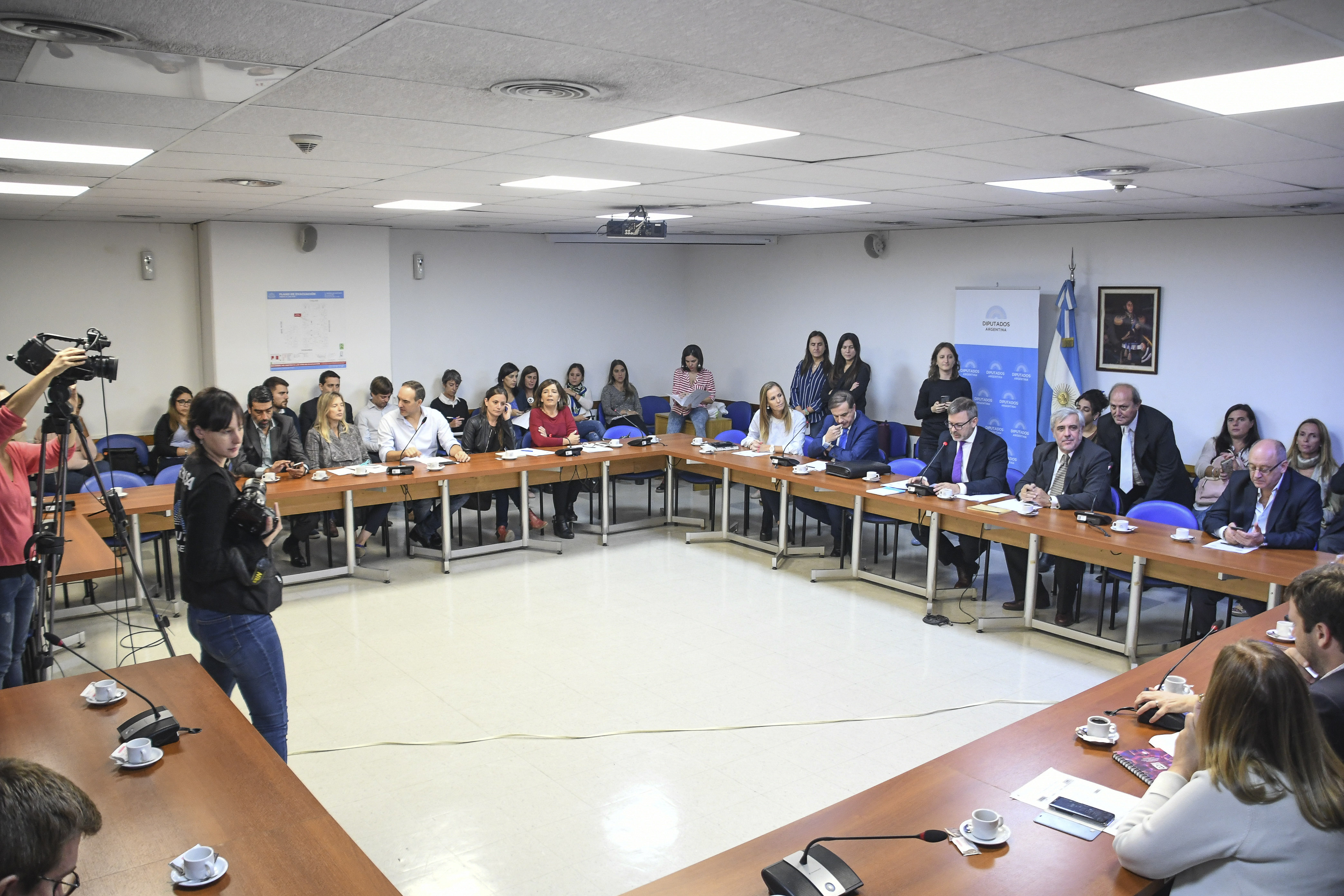 SE CONSTITUYERON LAS COMISIONES DE PETICIONES, PODERES Y REGLAMENTO; EDUCACIÓN; TURISMO; ECONOMÍAS Y DESARROLLO REGIONAL; SEGURIDAD INTERIOR; ECONOMÍA; JUICIO POLÍTICO; RECURSOS NATURALES Y CONSERVACIÓN DEL AMBIENTE HUMANO; COMUNICACIONES E INFORMÁTICA; VIVIENDA Y ORDENAMIENTO URBANO; MERCOSUR; DISCAPACIDAD; ANÁLISIS Y SEGUIMIENTO DE NORMAS TRIBUTARIAS Y PREVISIONALES; Y DE ENERGÍA Y COMBUSTIBLES.