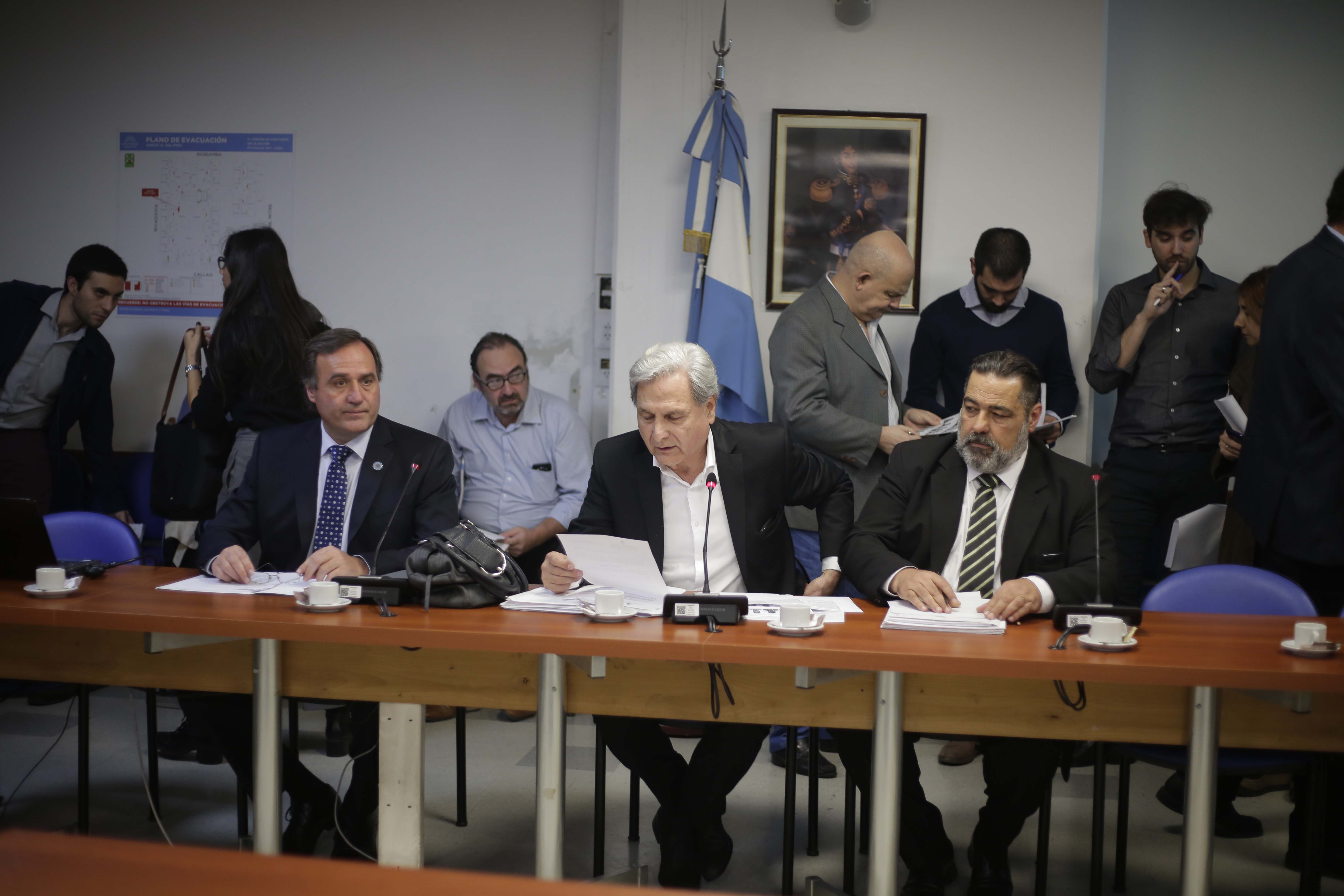 SE REUNIERON LAS COMISIONES ESPECIAL PARA EL SEGUIMIENTO DE LOS EMPRENDIMIENTOS HIDROELÉCTRICOS DE YACYRETÁ, CORPUS, GARABÍ Y RONCADOR; LA BICAMERAL PERMANENTE DE FISCALIZACIÓN DE LOS ÓRGANOS Y ACTIVIDADES DE SEGURIDAD INTERIOR; LA DE ASUNTOS CONSTITUCIONALES; LA DE VIVIENDA Y ORDENAMIENTO URBANO; LA DE LEGISLACIÓN GENERAL; LA DE PRESUPUESTO Y HACIENDA; LA DE INTERESES MARÍTIMOS, FLUVIALES, PESQUEROS Y PORTUARIOS, Y LA COMISIÓN DE LEGISLACIÓN PENAL