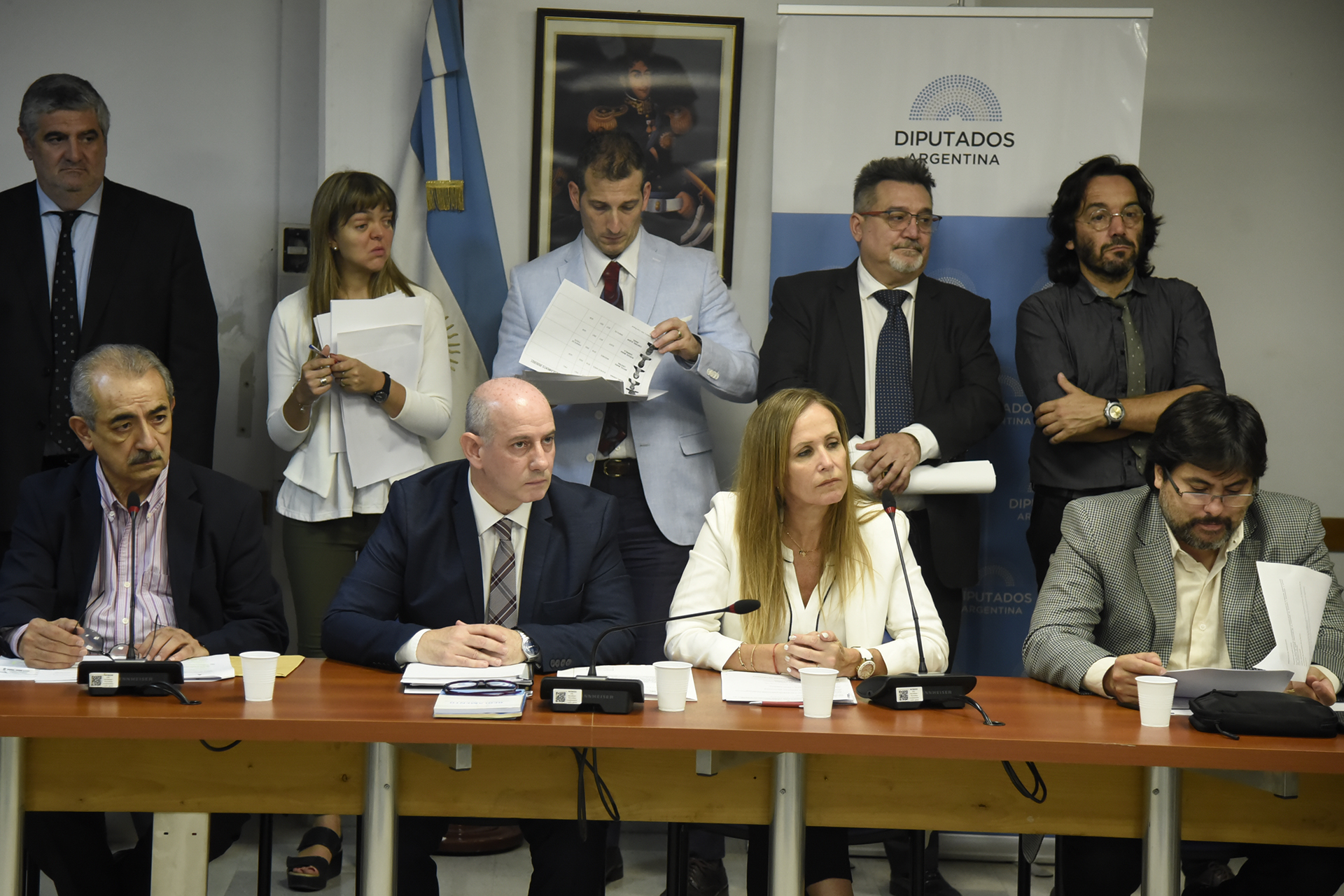 SE REUNIERON LAS SIGUIENTES COMISIONES: PRESUPUESTO Y HACIENDA; LEGISLACION GENERAL Y PETICIONES, PODERES Y REGLAMENTO