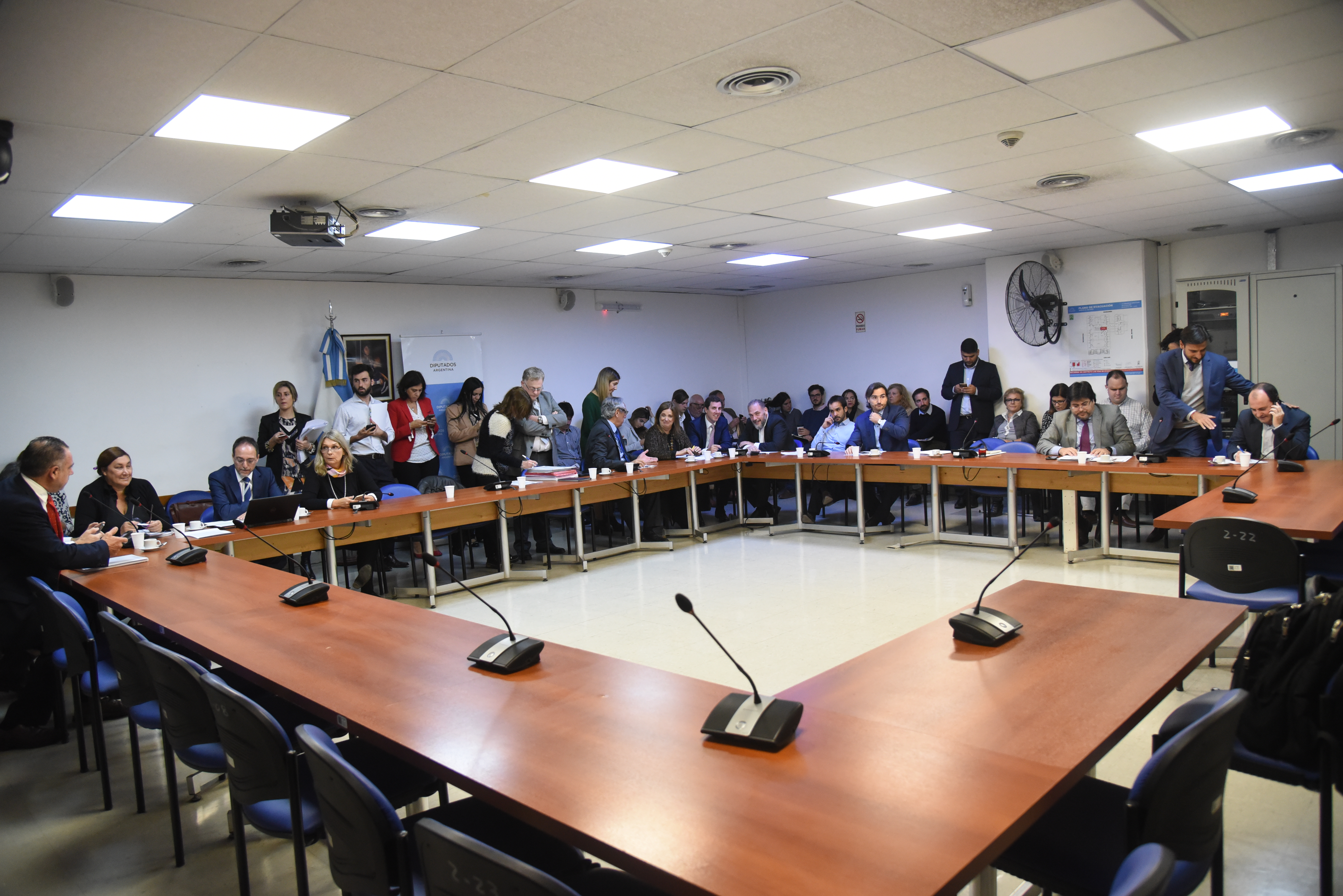 SE REUNIERON LAS COMISIONES DE TURISMO; LA COMISIÓN BICAMERAL ESPECIAL INVESTIGADORA SOBRE LA DESAPARICIÓN, BÚSQUEDA Y OPERACIONES DE RESCATE DEL SUBMARINO A.R.A SAN JUAN - LEY 27.433 -; LA COMISIÓN DE RELACIONES EXTERIORES Y CULTO; Y DE FORMA CONJUNTA LAS COMISIONES DE ECONOMÍAS Y DESARROLLO REGIONAL Y DE PRESUPUESTO Y HACIENDA 