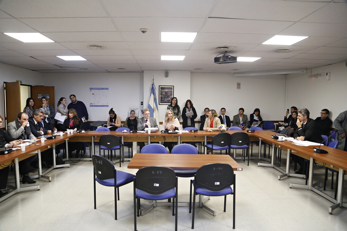 SE REUNIERON LAS COMISIONES DE LEGISLACIÓN DEL TRABAJO; DE RELACIONES EXTERIORES Y CULTO; DE ASUNTOS MUNICIPALES; DE ASUNTOS CONSTITUCIONALES; DE VIVIENDA Y ORDENAMIENTO URBANO; DE LEGISLACIÓN GENERAL; DE PRESUPUESTO Y HACIENDA; Y LA COMISIÓN ADMINISTRADORA DEL EDIFICIO DEL MOLINO