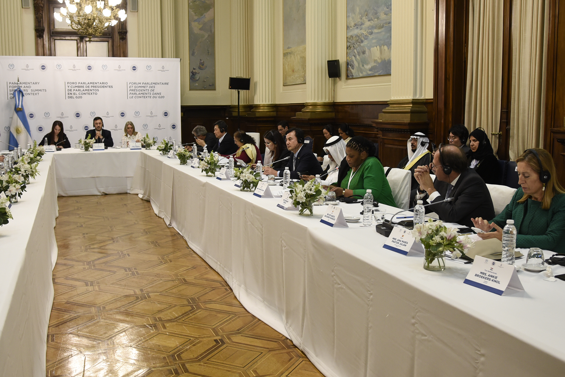 Galeria de imagenes de la noticia EL FUTURO LABORAL, LA CORRUPCIÓN Y EL EMPODERAMIENTO DE LA MUJER: EJES EN LA CUMBRE INTERNACIONAL