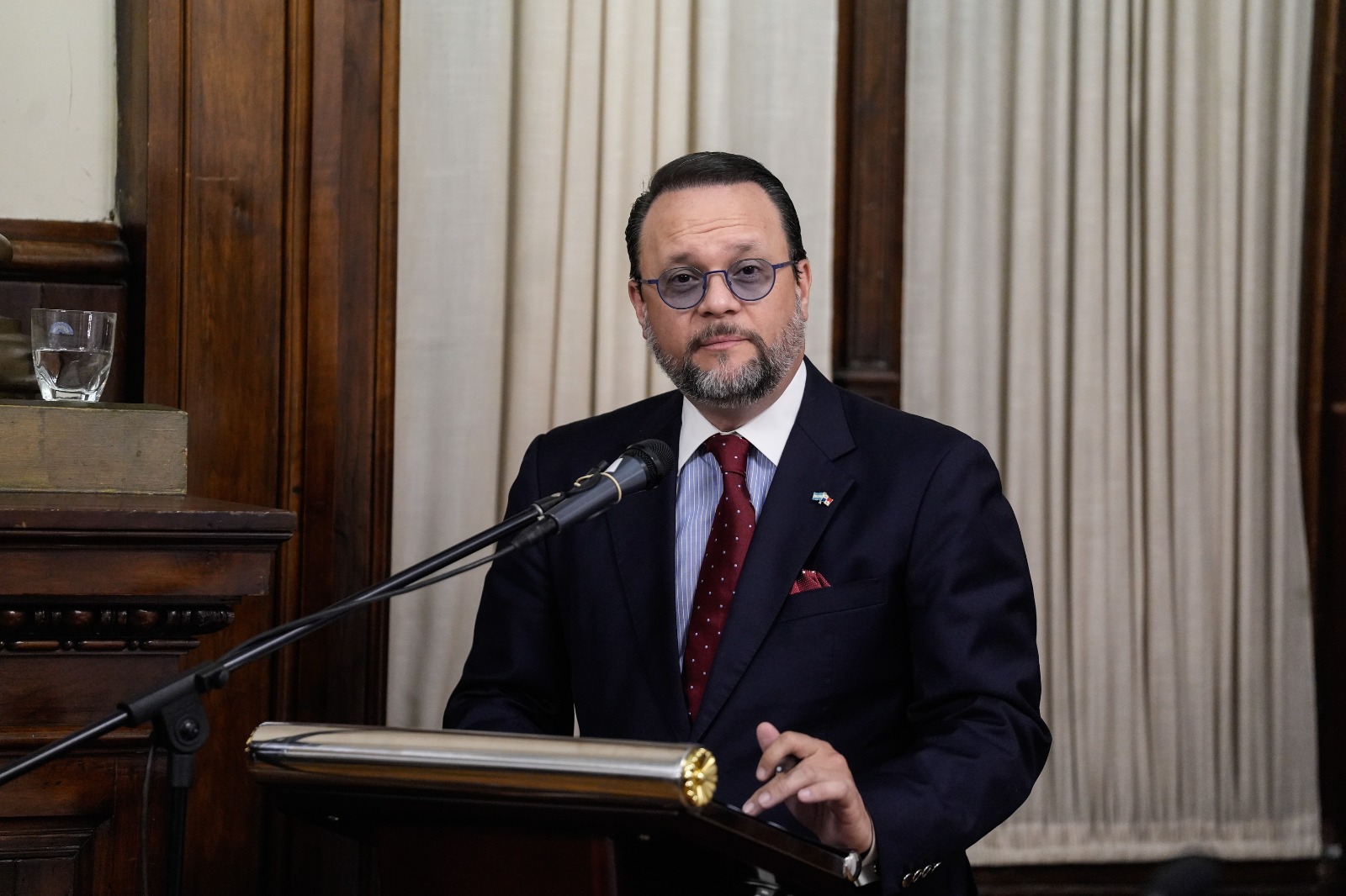 Galeria de imagenes de la noticia DIPUTADOS RECIBIERON AL MINISTRO DE COMERCIO E INDUSTRIAS DE PANAMÁ