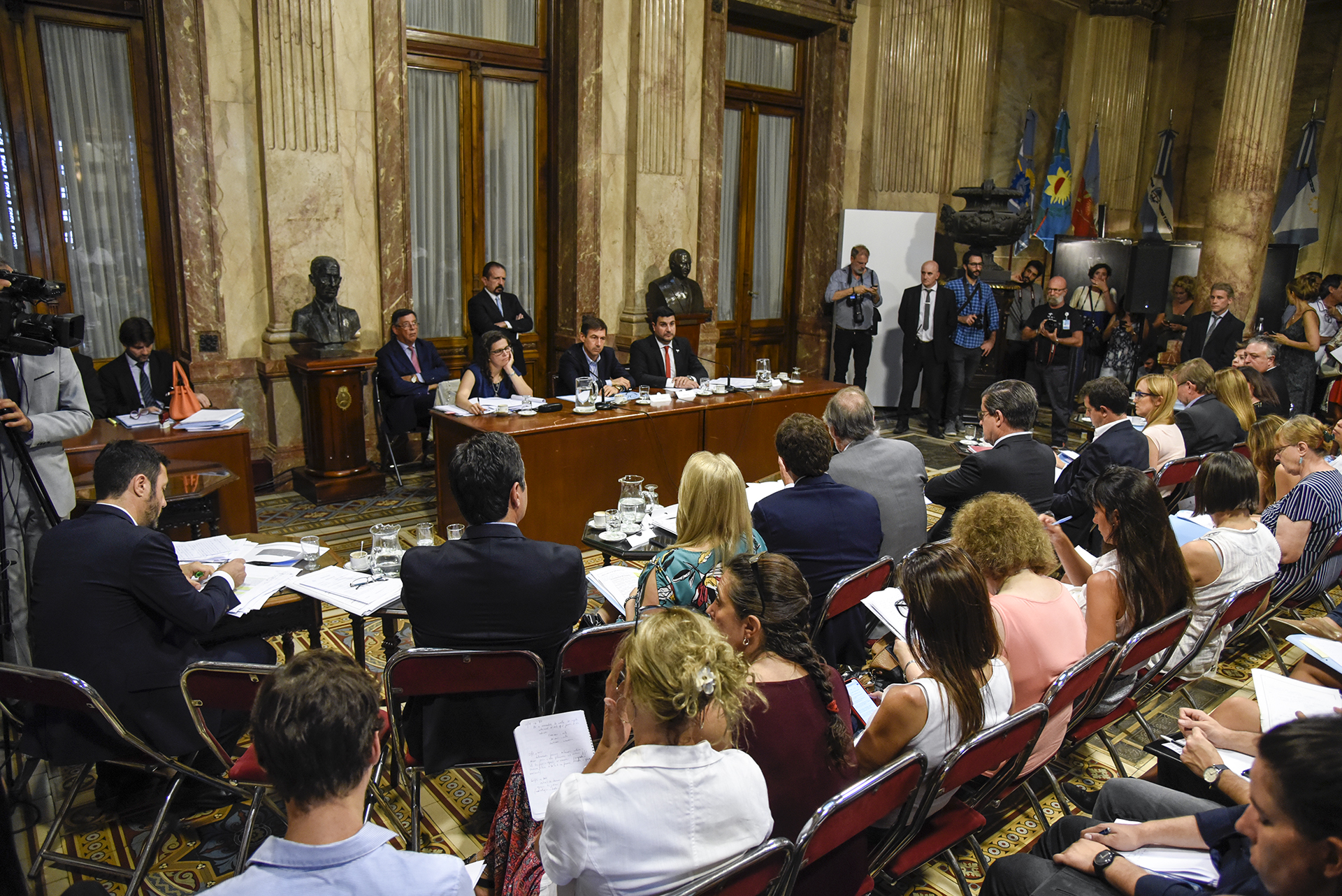 Galeria de imagenes de la noticia RECHAZO OPOSITOR EN EL CONGRESO AL DECRETO QUE ESTABLECE LA EXTINCIÓN DE DOMINIO 