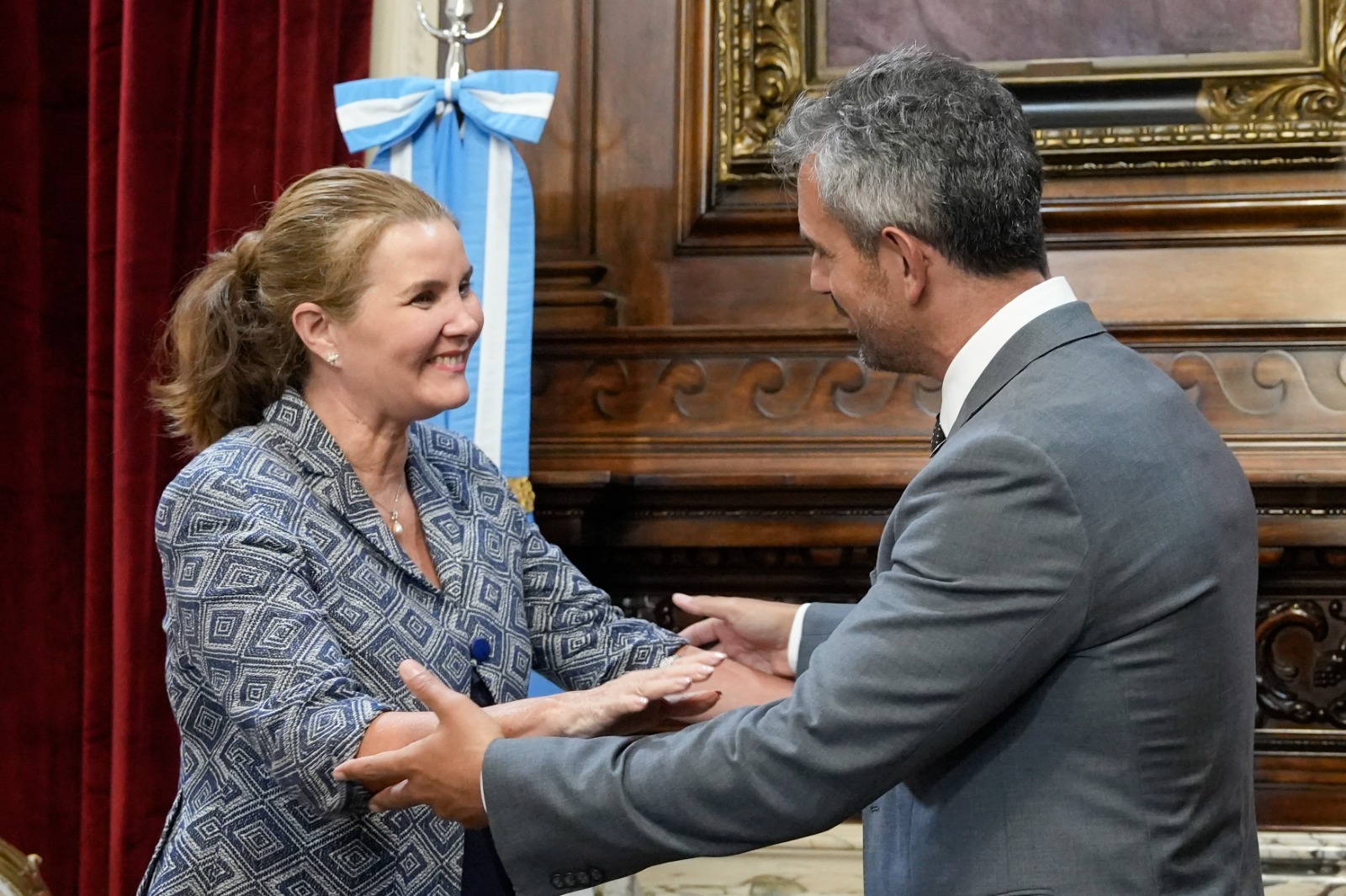 Galeria de imagenes de la noticia MARTÍN MENEM RECIBIÓ A LA EMBAJADORA DE PARAGUAY, HELENA FELIP