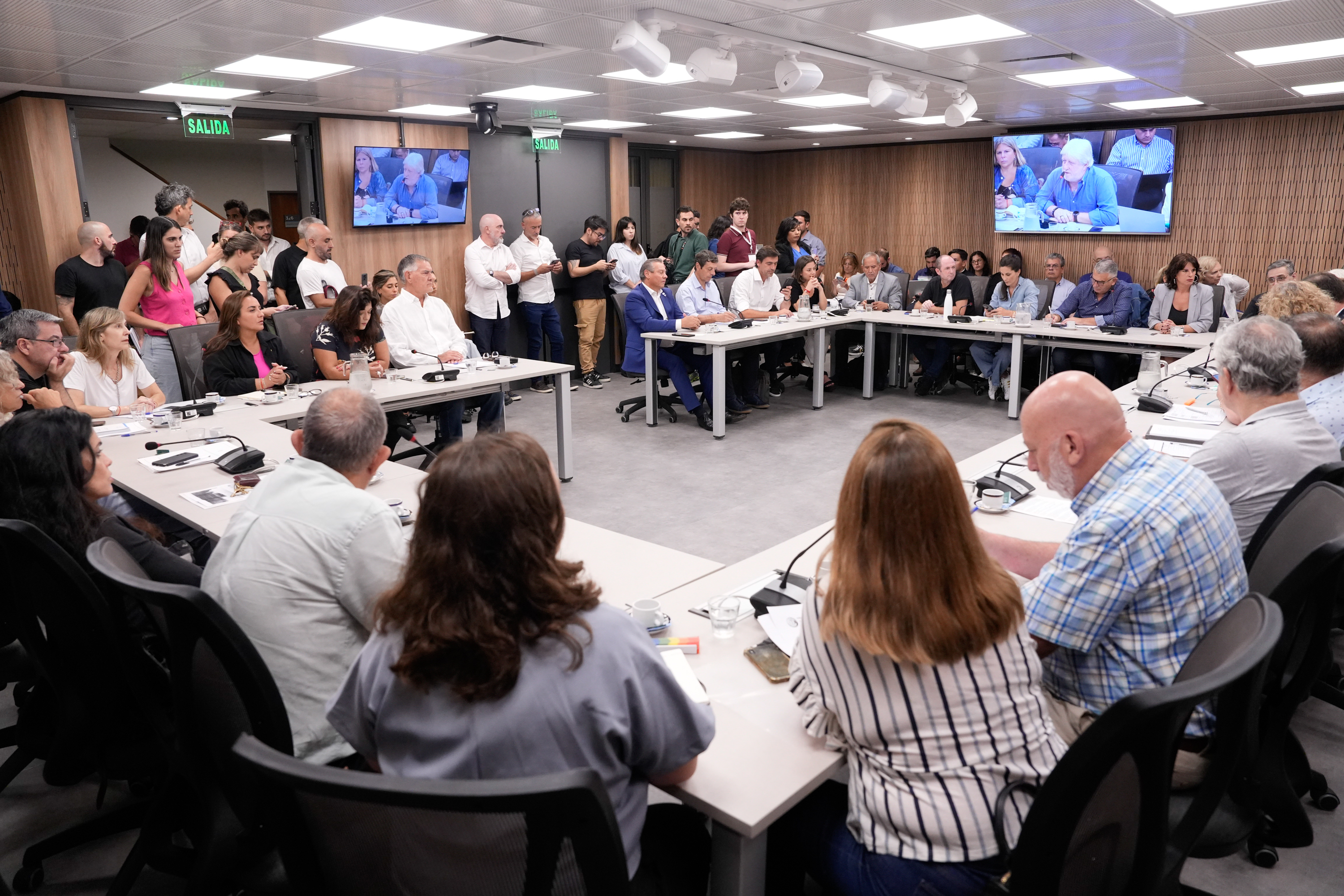 Galeria de imagenes de la noticia CON INVITADOS, LA COMISIÓN DE DEFENSA DEL CONSUMIDOR ABORDÓ LA ACTUALIDAD ENERGÉTICA 