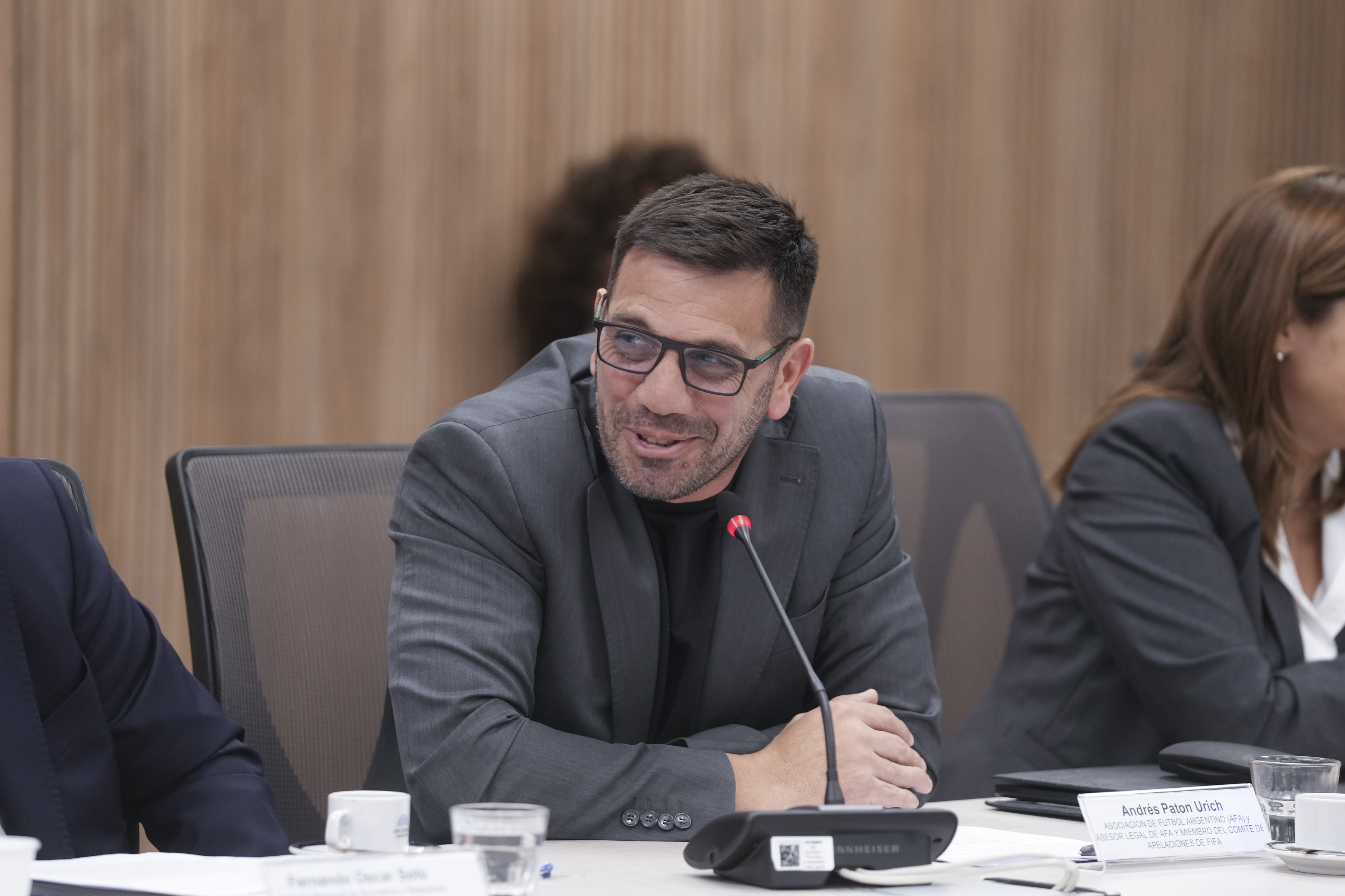 Galeria de imagenes de la noticia REPRESENTANTES DEL MINISTERIO DE SEGURIDAD Y DE AFA RESPALDARON EL PROYECTO ANTI BARRAS EN EL FÚTBOL