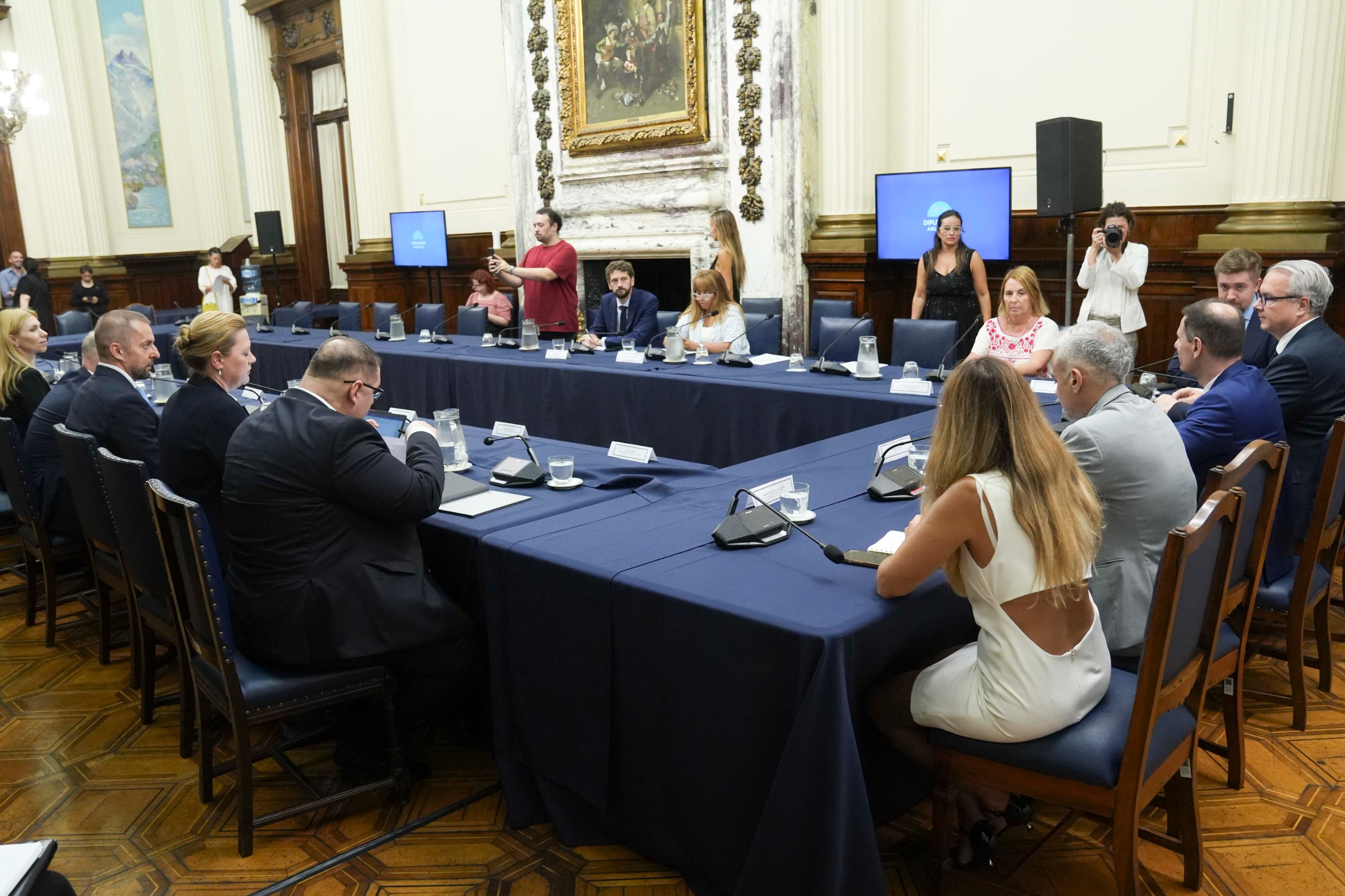 Galeria de imagenes de la noticia SE REUNIÓ EN DIPUTADOS EL GRUPO PARLAMENTARIO DE AMISTAD CON HUNGRÍA