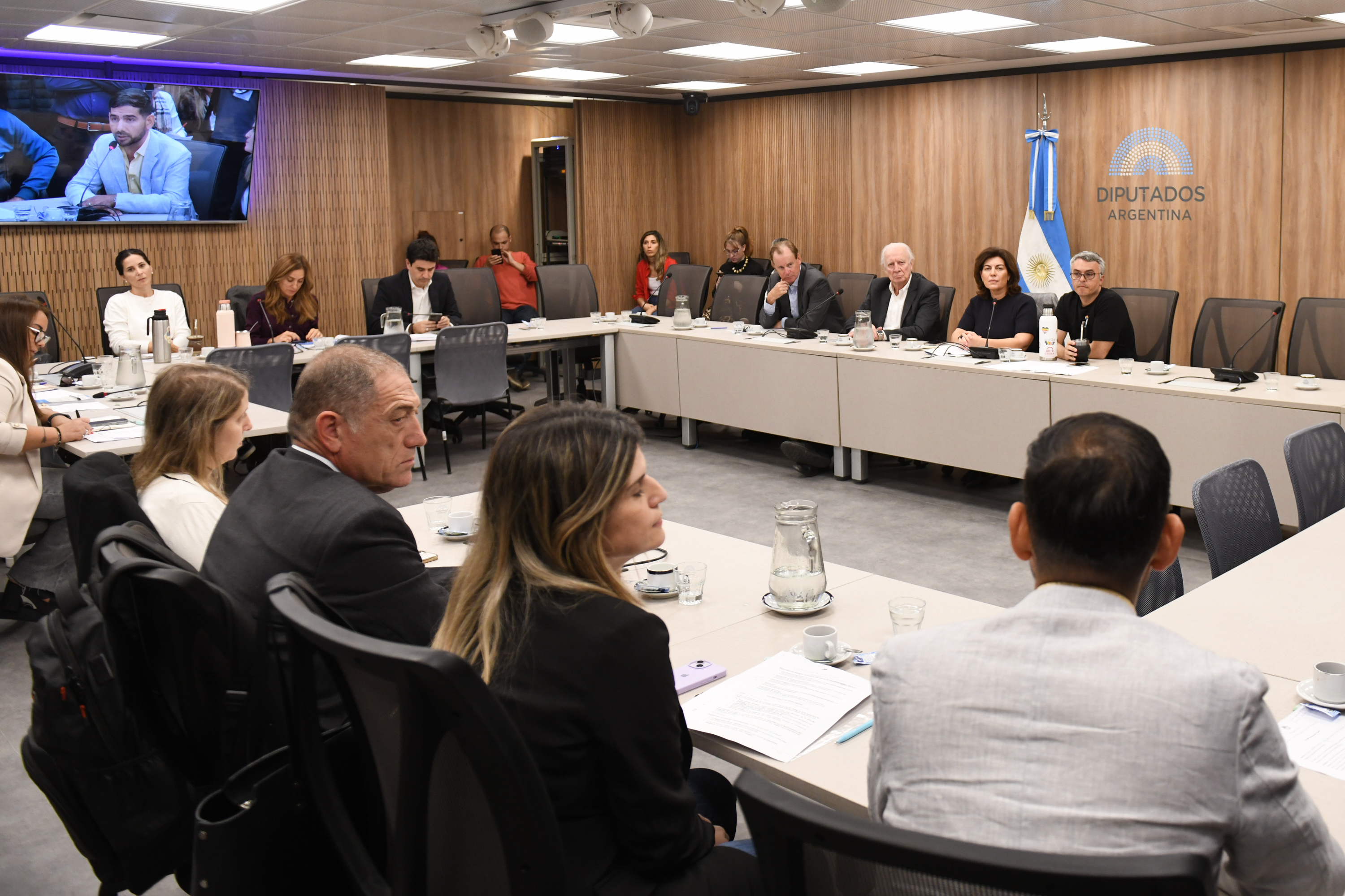 Galeria de imagenes de la noticia CON EXPOSITORES, LA COMISIÓN DE INDUSTRIA REALIZÓ UNA REUNIÓN INFORMATIVA