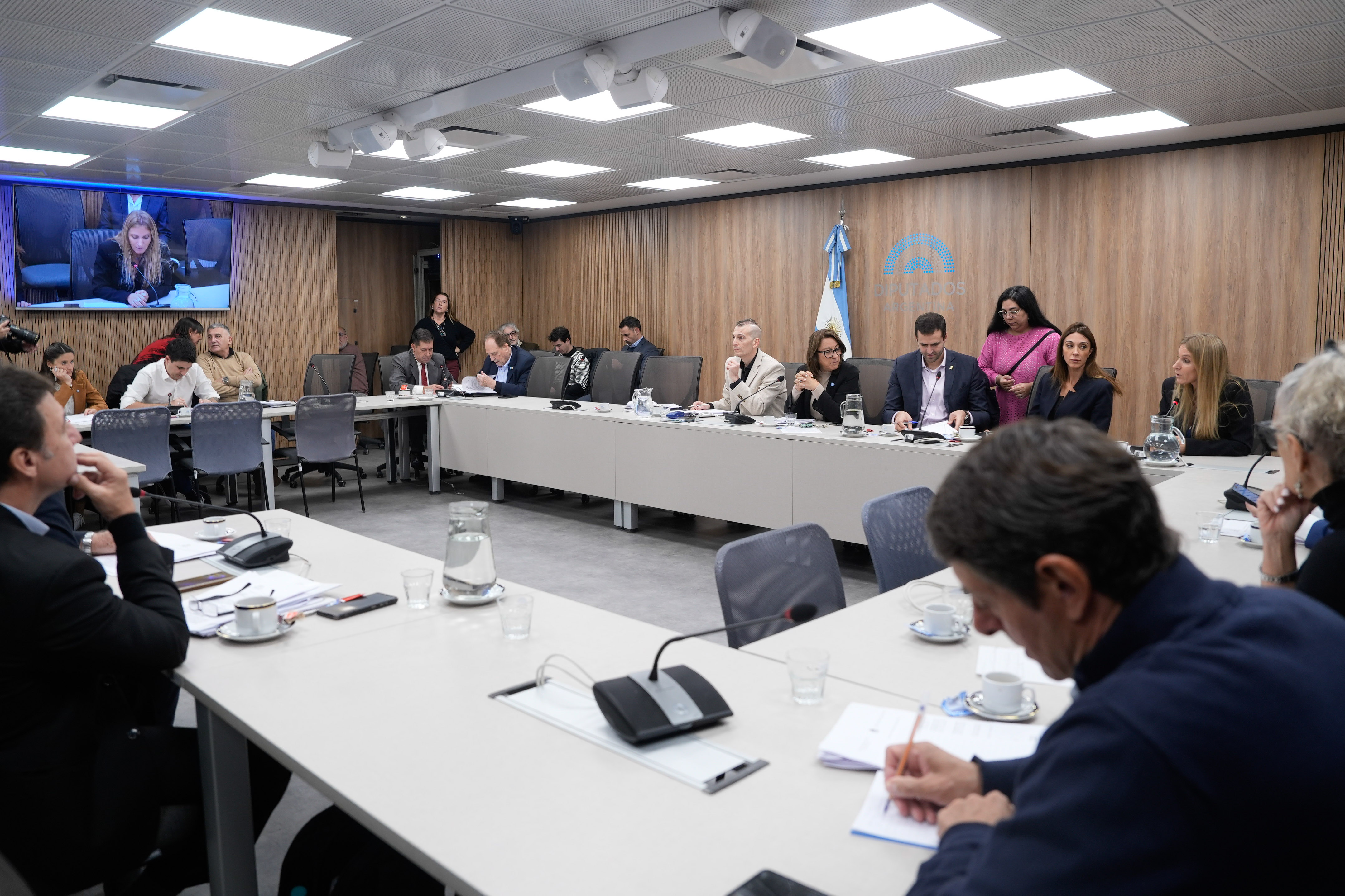 Galeria de imagenes de la noticia PEQUEÑAS Y MEDIANAS EMPRESAS TRATÓ UN CONJUNTO DE INICIATIVAS SOBRE EL SECTOR