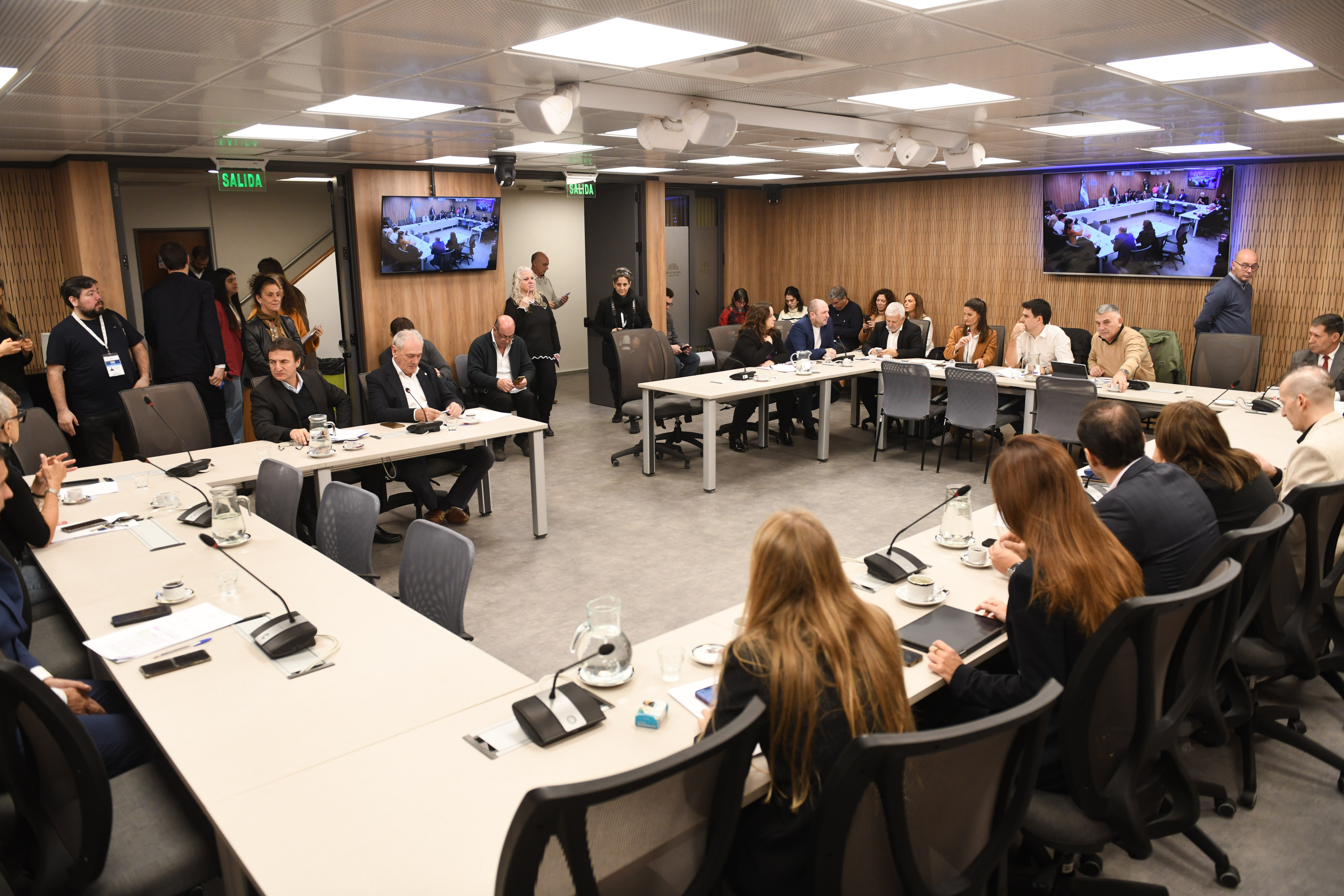 Galeria de imagenes de la noticia PEQUEÑAS Y MEDIANAS EMPRESAS TRATÓ UN CONJUNTO DE INICIATIVAS SOBRE EL SECTOR