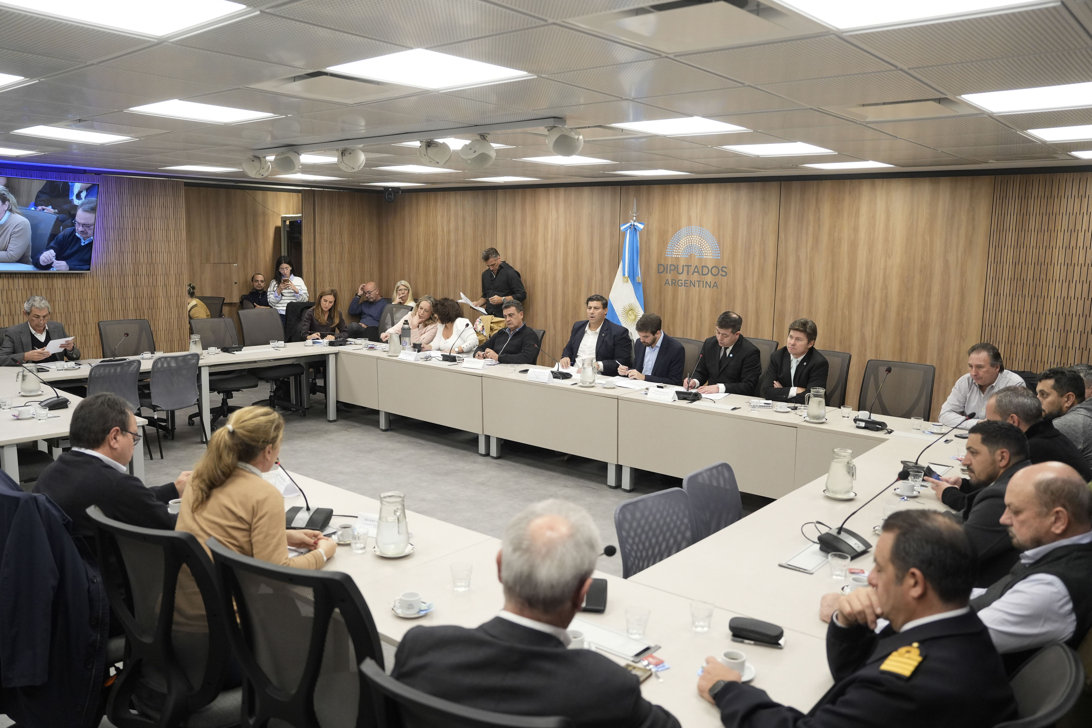 Galeria de imagenes de la noticia CON EXPOSITORES, INTERESES MARÍTIMOS ANALIZÓ LA SITUACIÓN DEL SECTOR PESQUERO