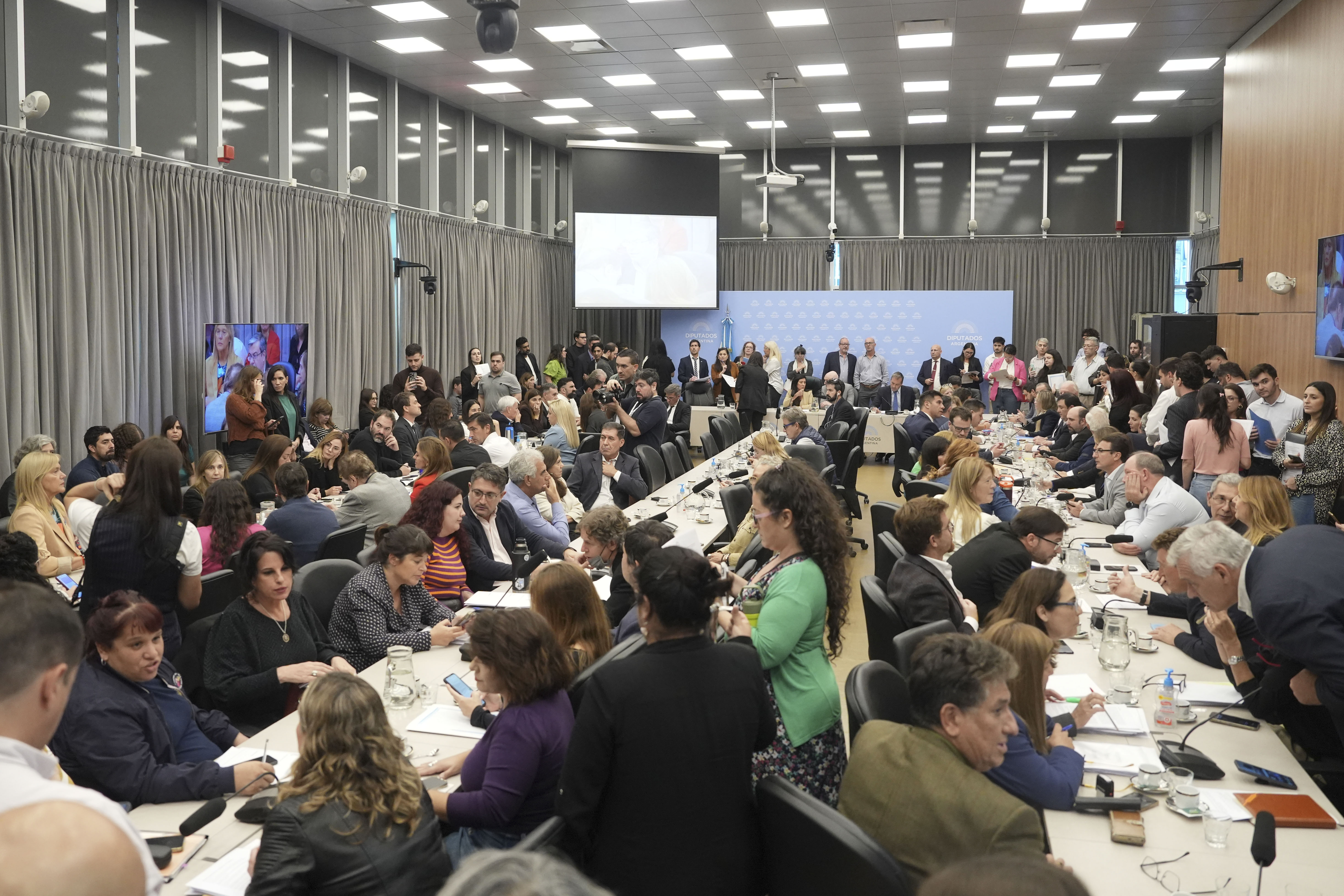 Galeria de imagenes de la noticia OBTUVO DICTAMEN UN NUEVO RÉGIMEN DE RESPONSABILIDAD PENAL JUVENIL