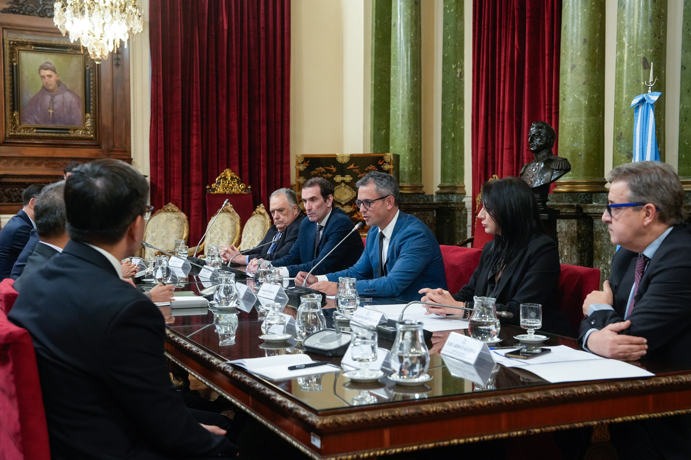 Galeria de imagenes de la noticia MARTÍN MENEM ENCABEZÓ UNA REUNIÓN CON LA VICEPRESIDENTE DE LA ASAMBLEA POPULAR CHINA