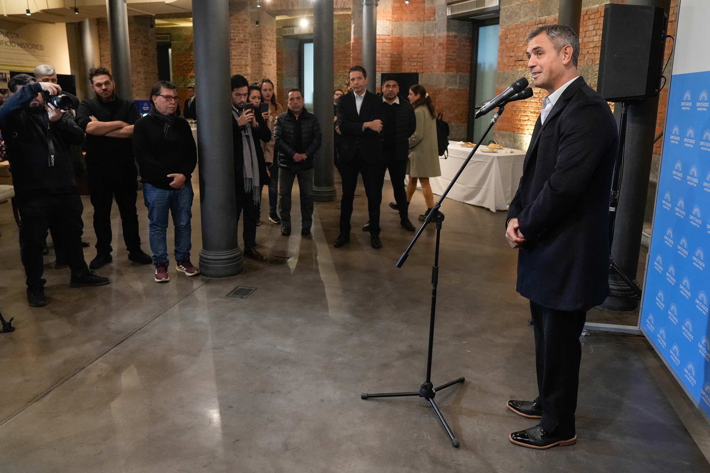 Galeria de imagenes de la noticia MARTÍN MENEM ENCABEZÓ BRINDIS POR EL DÍA DEL PERIODISTA