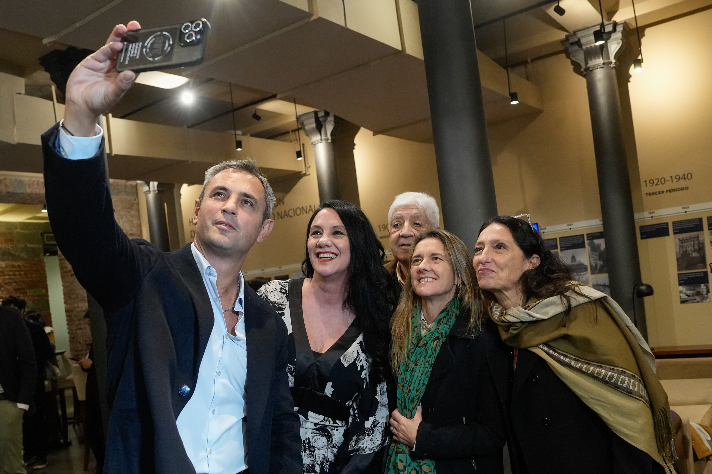 Galeria de imagenes de la noticia MARTÍN MENEM ENCABEZÓ BRINDIS POR EL DÍA DEL PERIODISTA