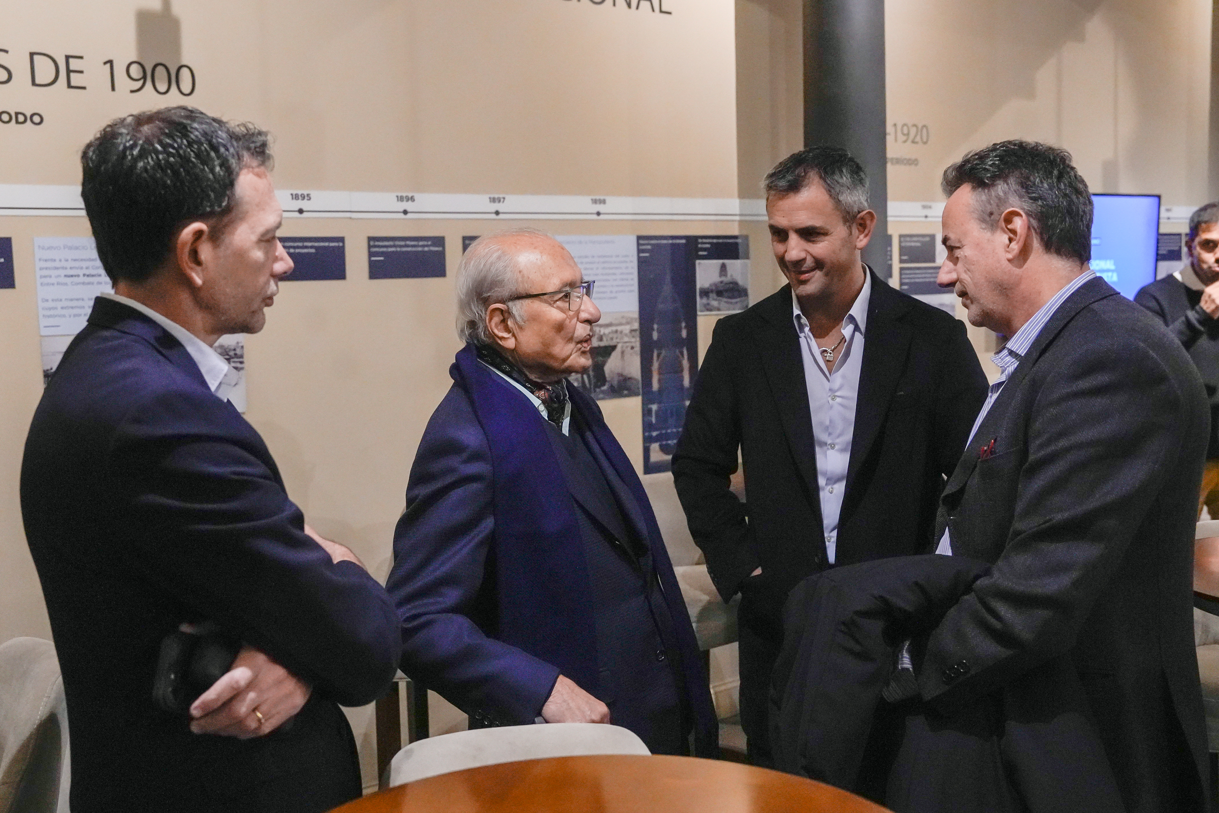Galeria de imagenes de la noticia MARTÍN MENEM ENCABEZÓ BRINDIS POR EL DÍA DEL PERIODISTA