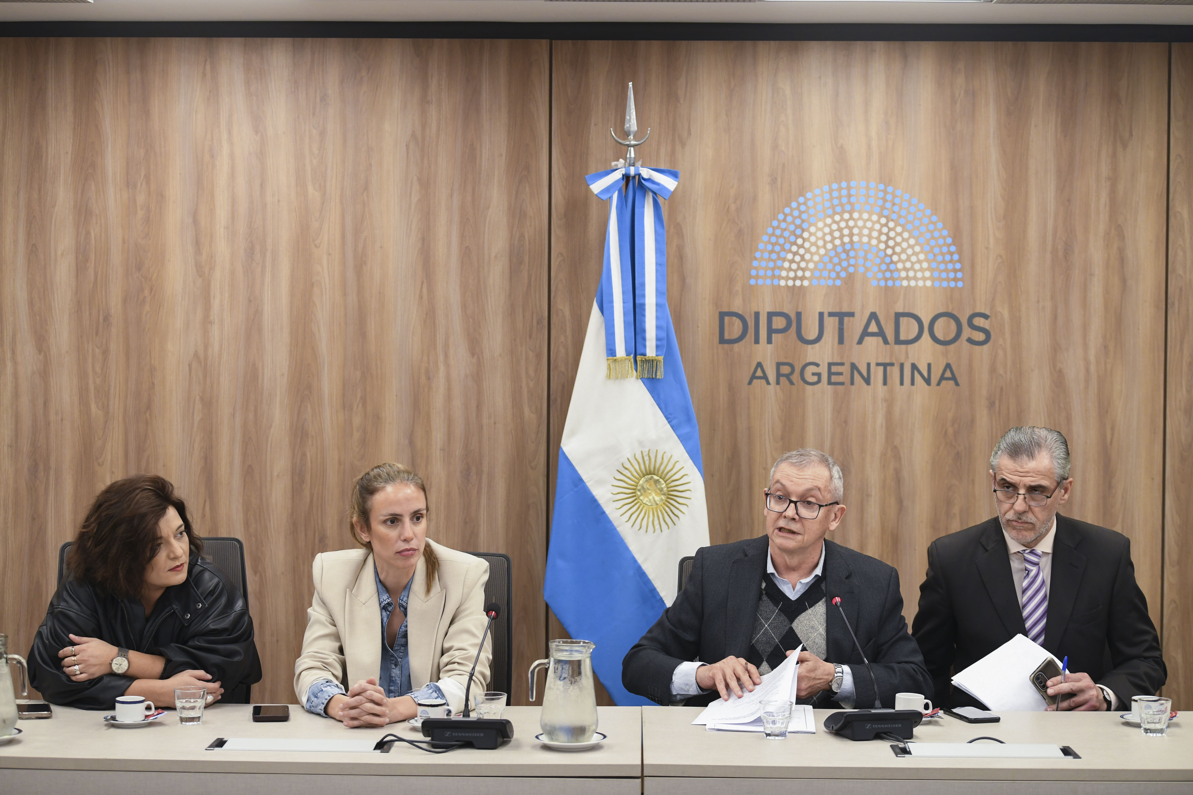 Galeria de imagenes de la noticia LA COMISIÓN DE ANÁLISIS Y SEGUIMIENTO DE NORMAS TRIBUTARIAS Y PREVISIONALES RESOLVIÓ UNA AGENDA DE TRABAJO