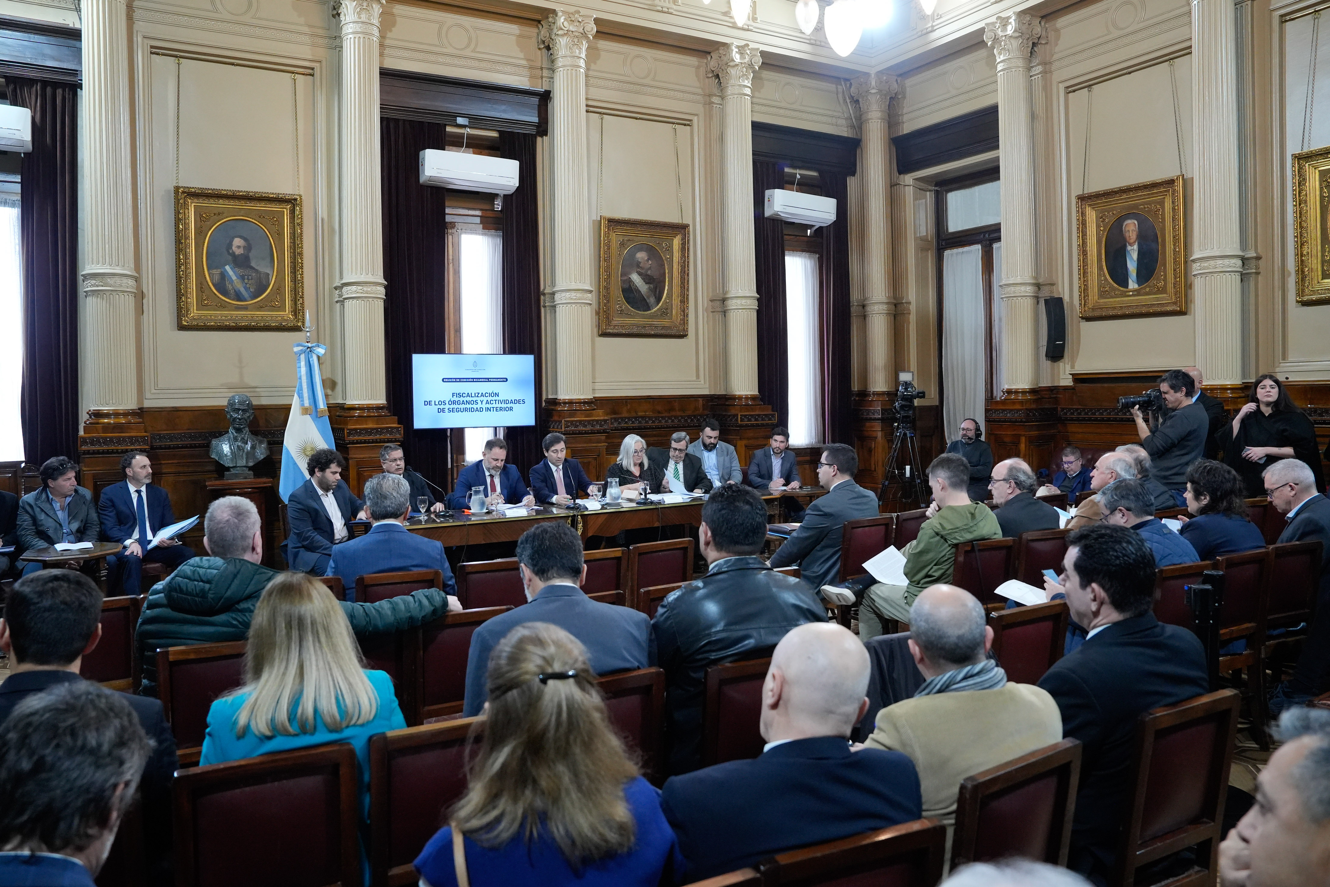 Galeria de imagenes de la noticia FUNCIONARIOS EXPUSIERON SOBRE LOS CAMBIOS EN LAS FUERZAS DE SEGURIDAD NACIONAL