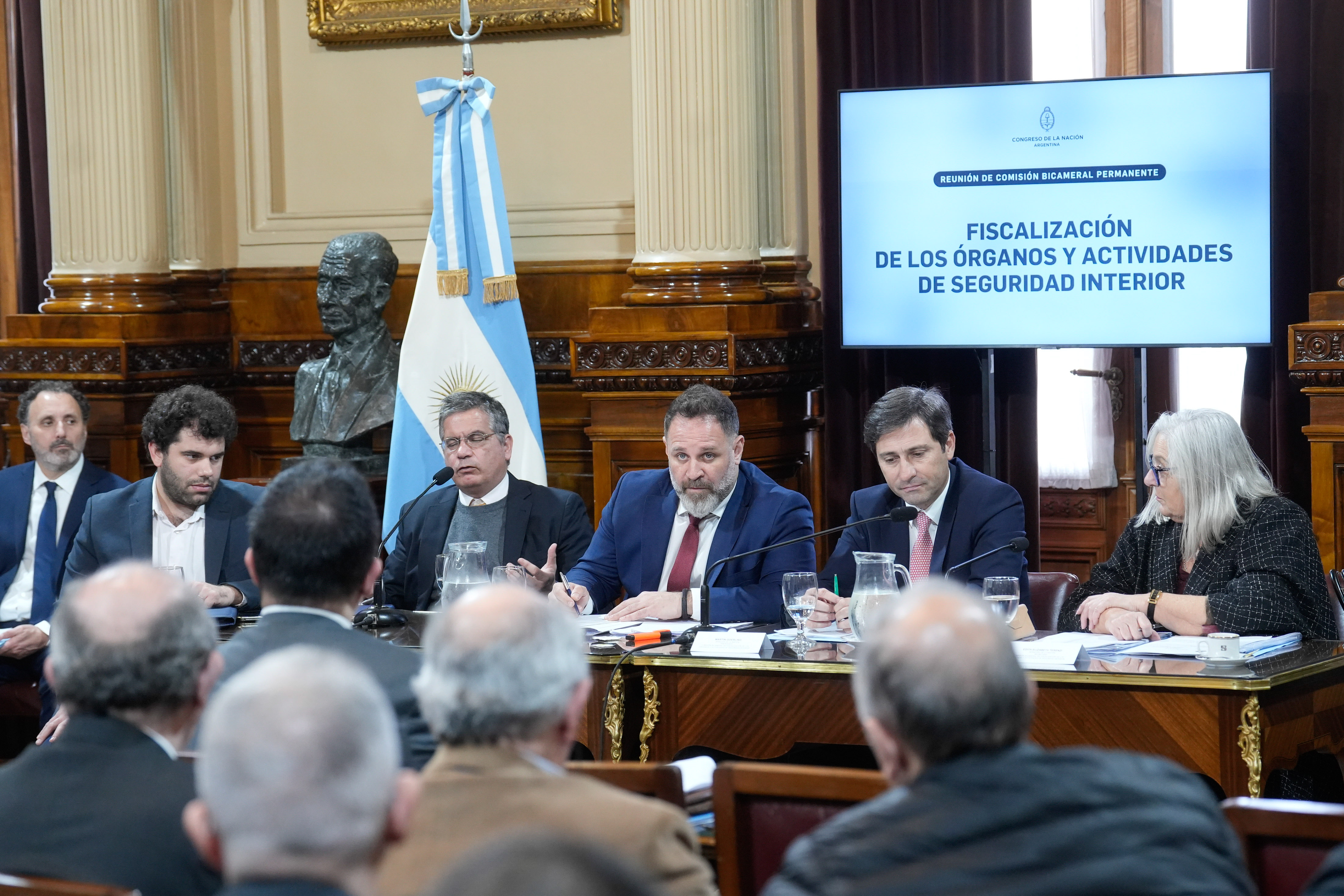 Galeria de imagenes de la noticia FUNCIONARIOS EXPUSIERON SOBRE LOS CAMBIOS EN LAS FUERZAS DE SEGURIDAD NACIONAL