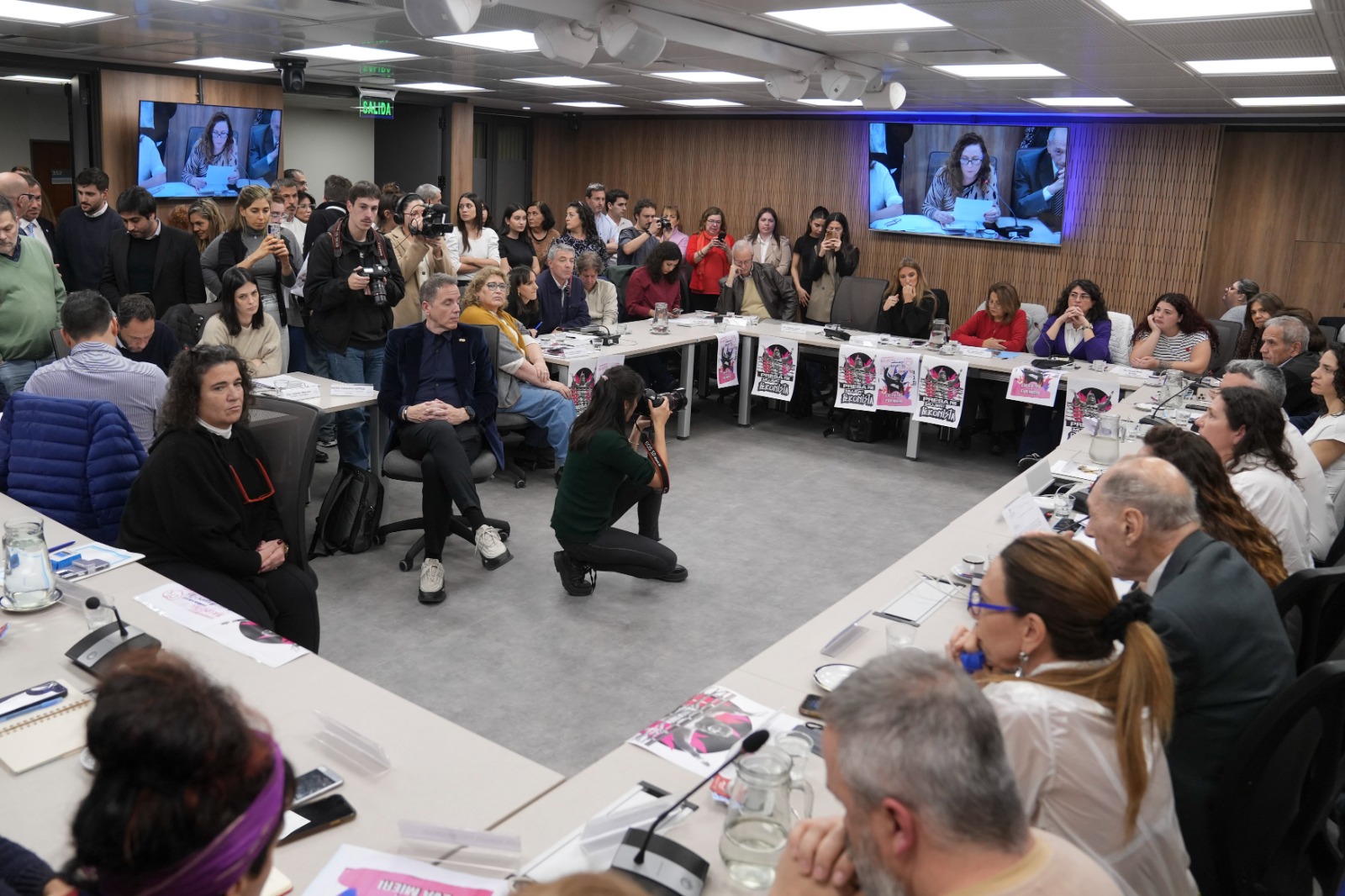 Galeria de imagenes de la noticia CON INVITADOS, SE REUNIÓ LA COMISIÓN DE MUJERES Y DIVERSIDAD