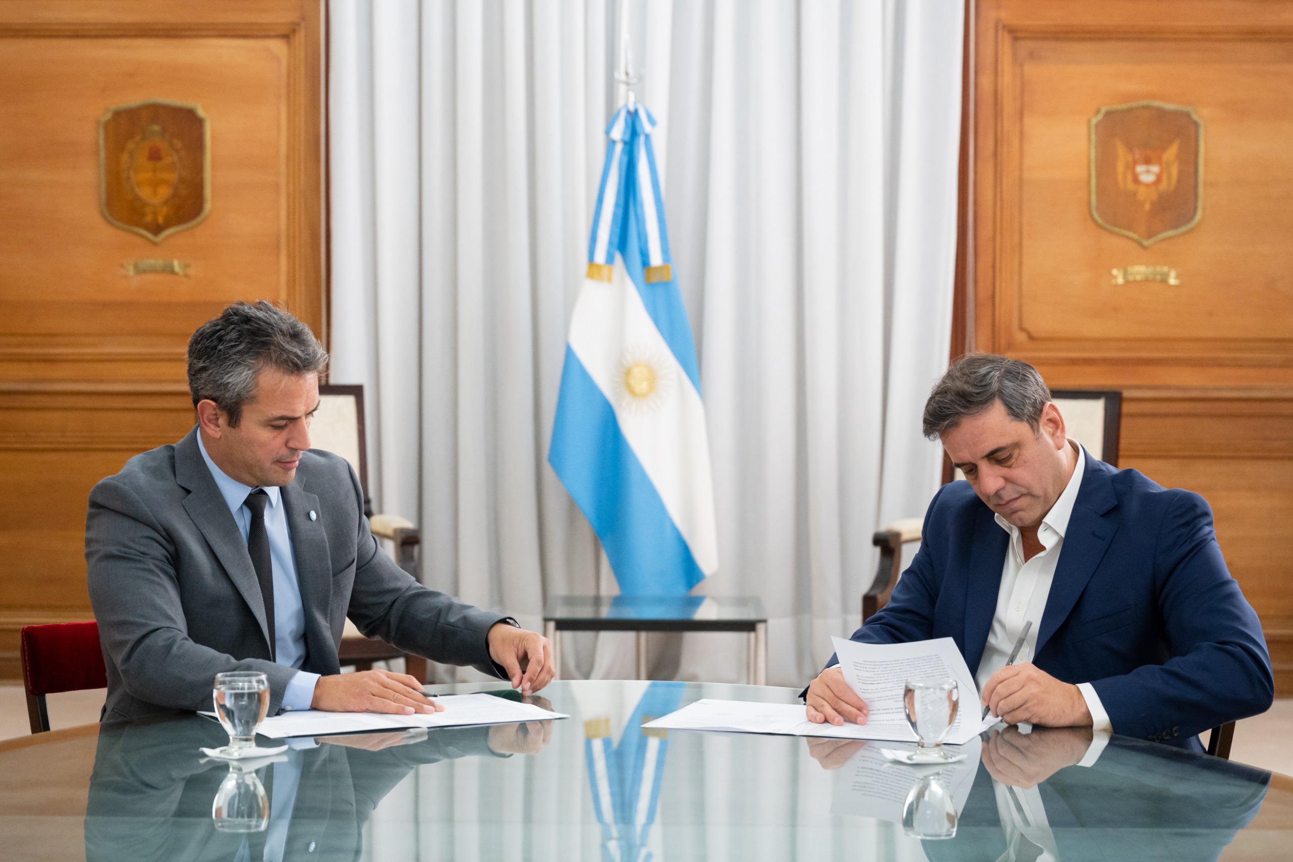 Galeria de imagenes de la noticia DIPUTADOS FIRMÓ UN CONVENIO PARA IMPULSAR LA CAPACITACIÓN DE LA BOLETA ÚNICA PAPEL