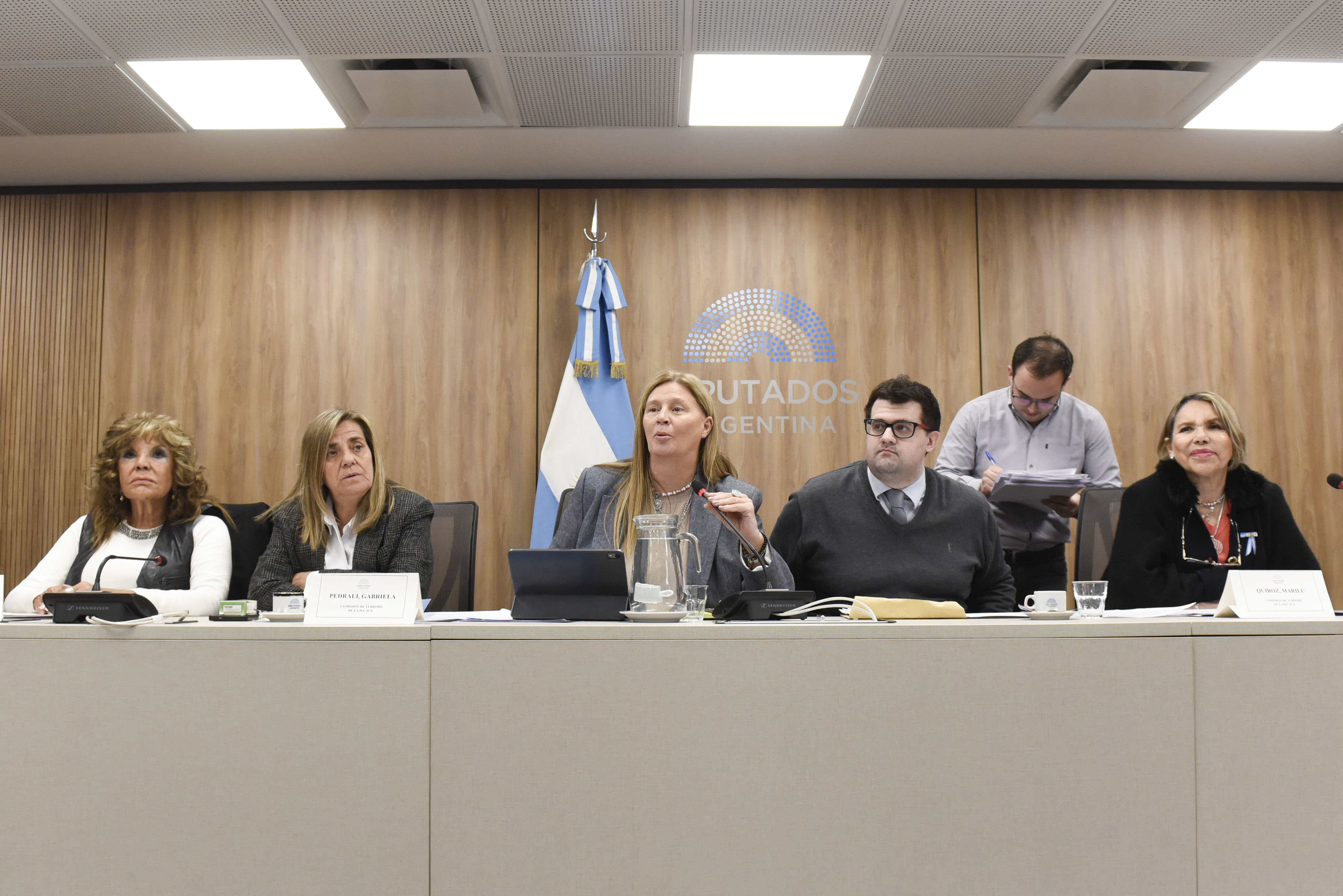 Galeria de imagenes de la noticia TURISMO RECIBIÓ A ESPECIALISTAS QUE ANALIZARON LA SITUACIÓN ACTUAL DEL SECTOR