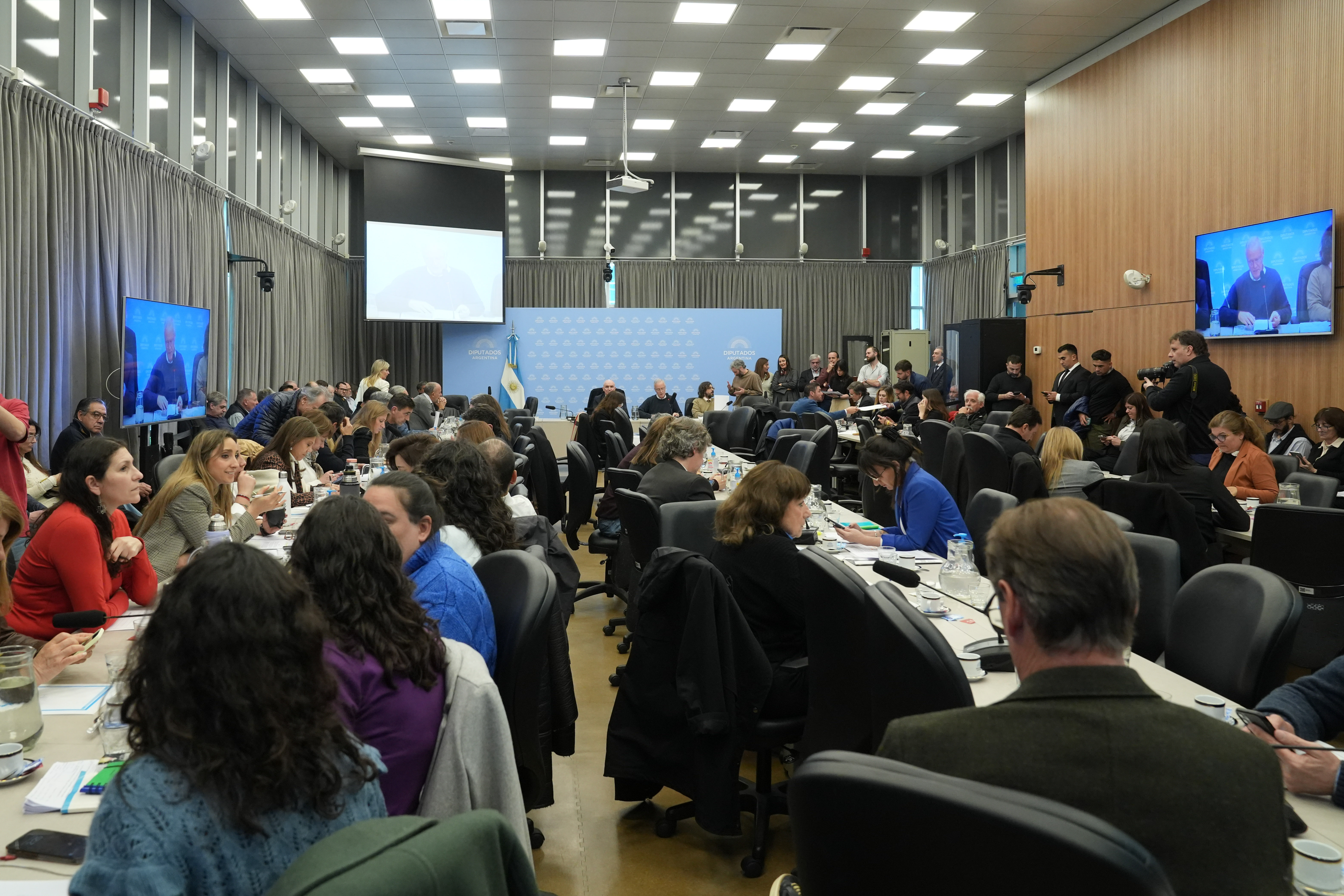 Galeria de imagenes de la noticia DIPUTADOS DICTAMINÓ SOBRE LA EMERGENCIA DEL SISTEMA NACIONAL DE CIENCIA, TECNOLOGÍA E INNOVACIÓN