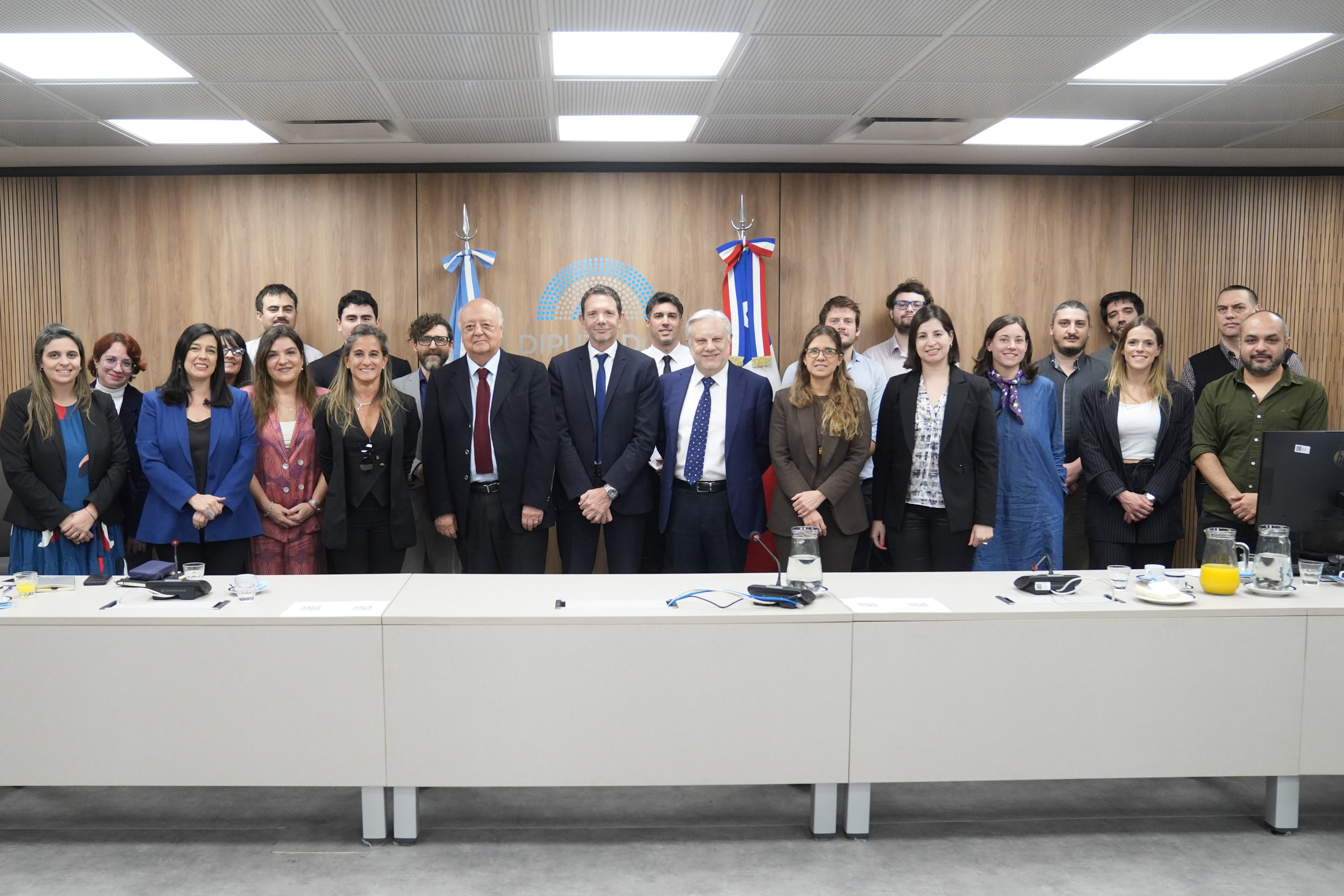 Galeria de imagenes de la noticia SE REALIZÓ EN DIPUTADOS UN TALLER PRESENTACIÓN DEL MODELO PARLAMENTARIO DE IA CHILENO