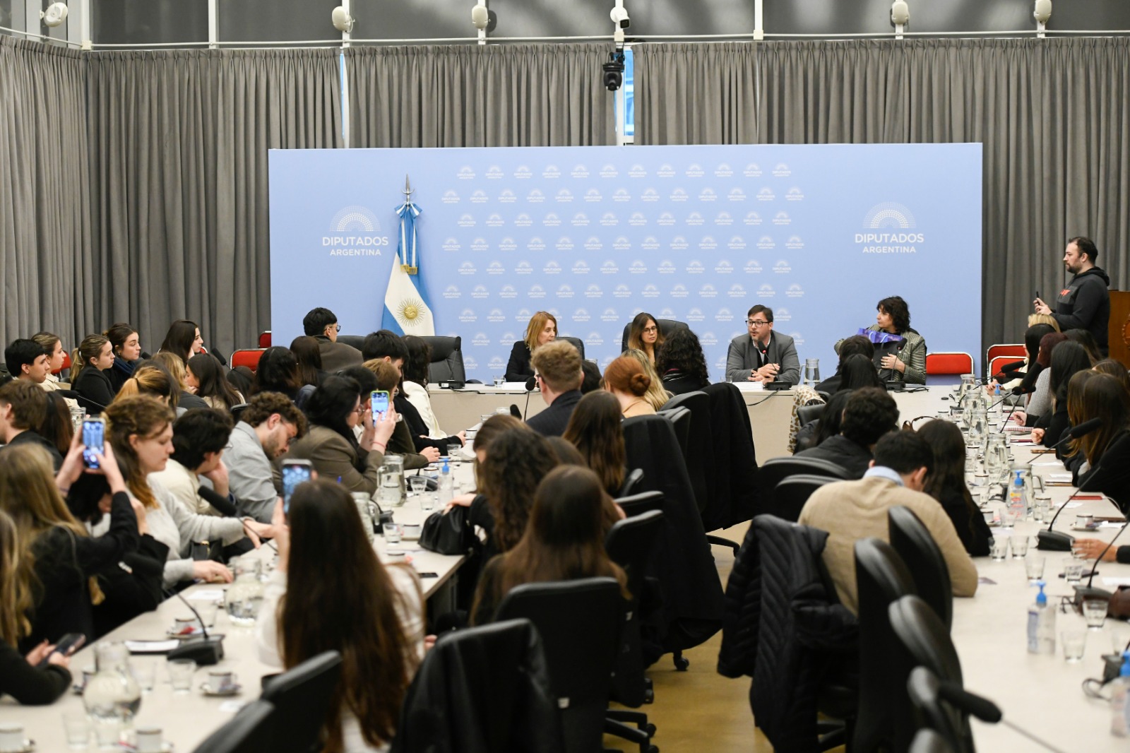 Galeria de imagenes de la noticia DIPUTADOS RECIBIERON A ESTUDIANTES DE LA UNIVERSIDAD CATÓLICA DE CÓRDOBA