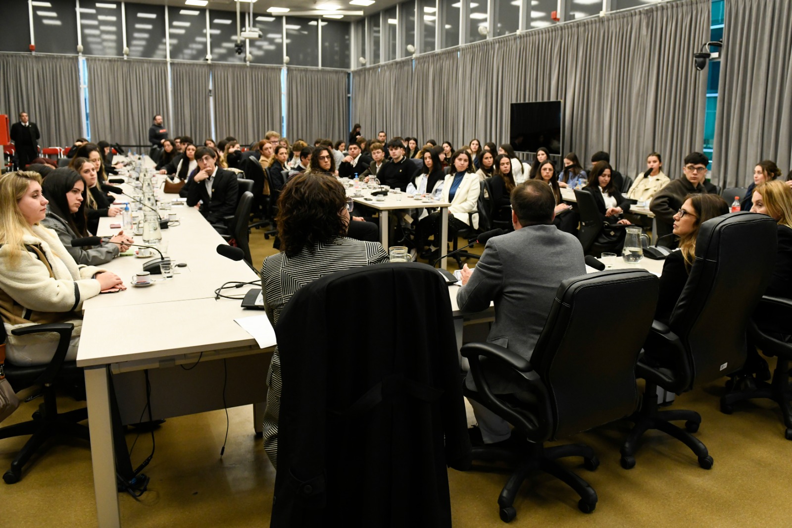 Galeria de imagenes de la noticia DIPUTADOS RECIBIERON A ESTUDIANTES DE LA UNIVERSIDAD CATÓLICA DE CÓRDOBA