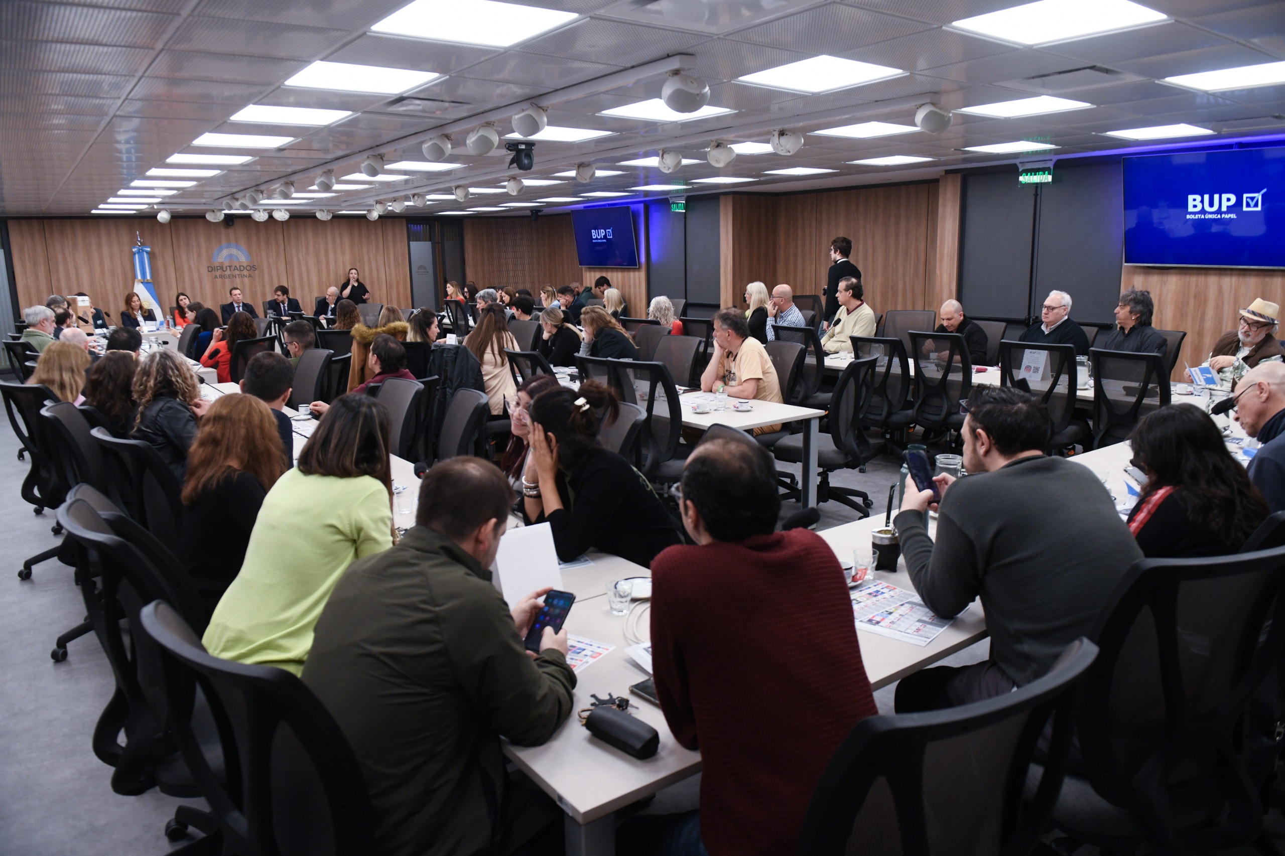 Galeria de imagenes de la noticia BOLETA ÚNICA DE PAPEL: SE REALIZÓ EN DIPUTADOS UNA CHARLA INFORMATIVA SOBRE SU IMPLEMENTACIÓN