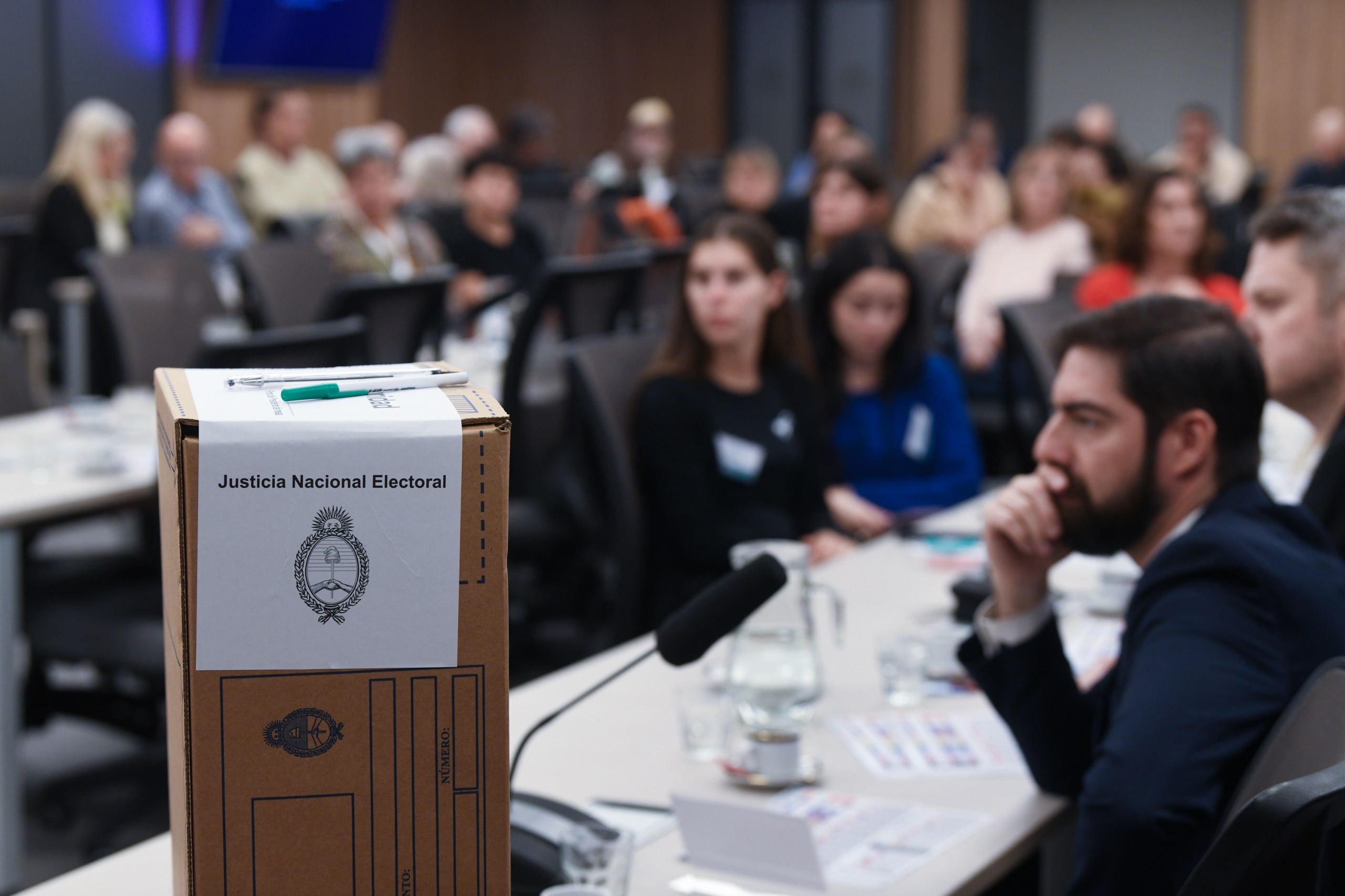 Galeria de imagenes de la noticia BOLETA ÚNICA DE PAPEL: SE REALIZÓ EN DIPUTADOS UNA CHARLA INFORMATIVA SOBRE SU IMPLEMENTACIÓN