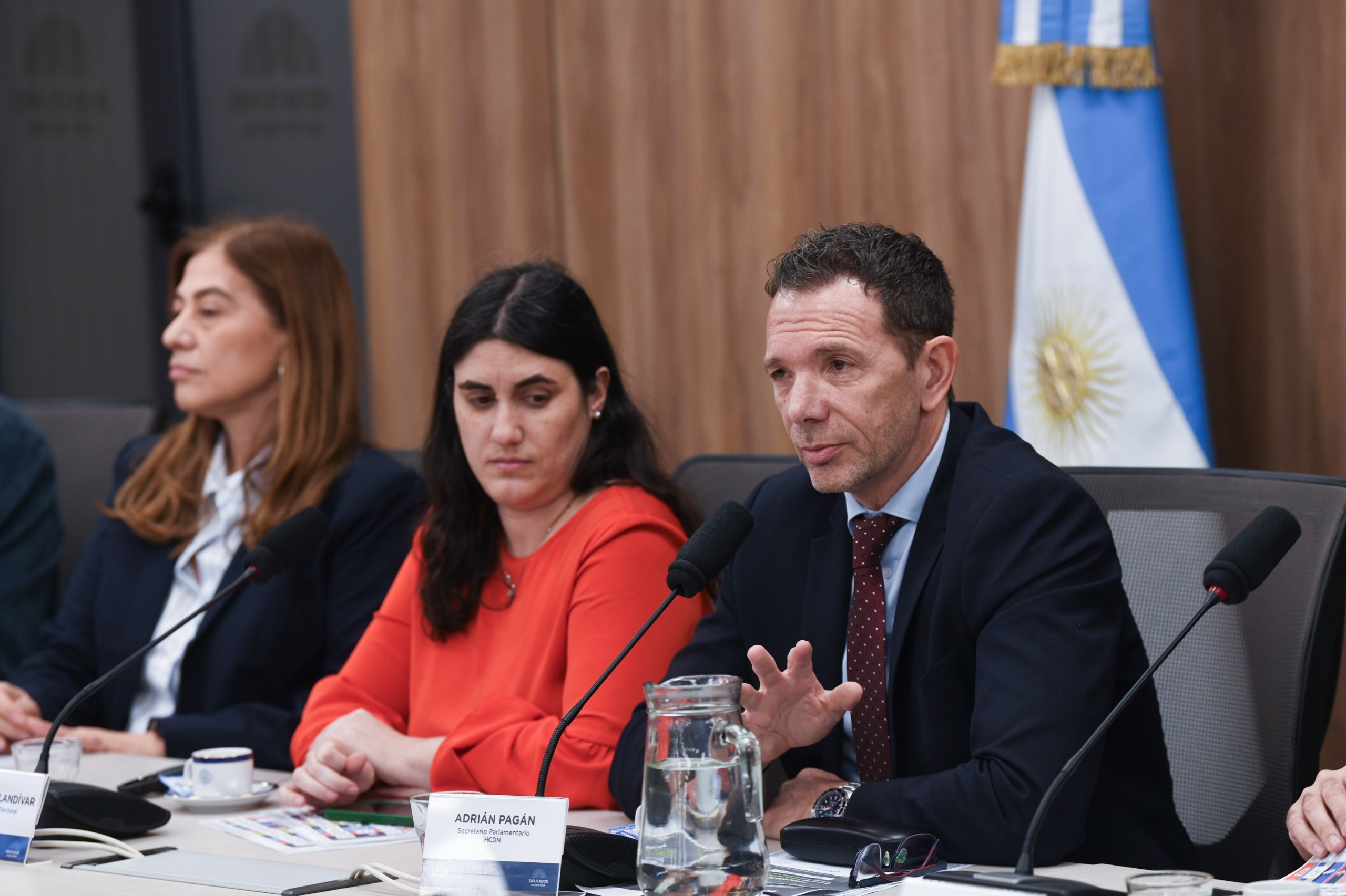 Galeria de imagenes de la noticia BOLETA ÚNICA DE PAPEL: SE REALIZÓ EN DIPUTADOS UNA CHARLA INFORMATIVA SOBRE SU IMPLEMENTACIÓN