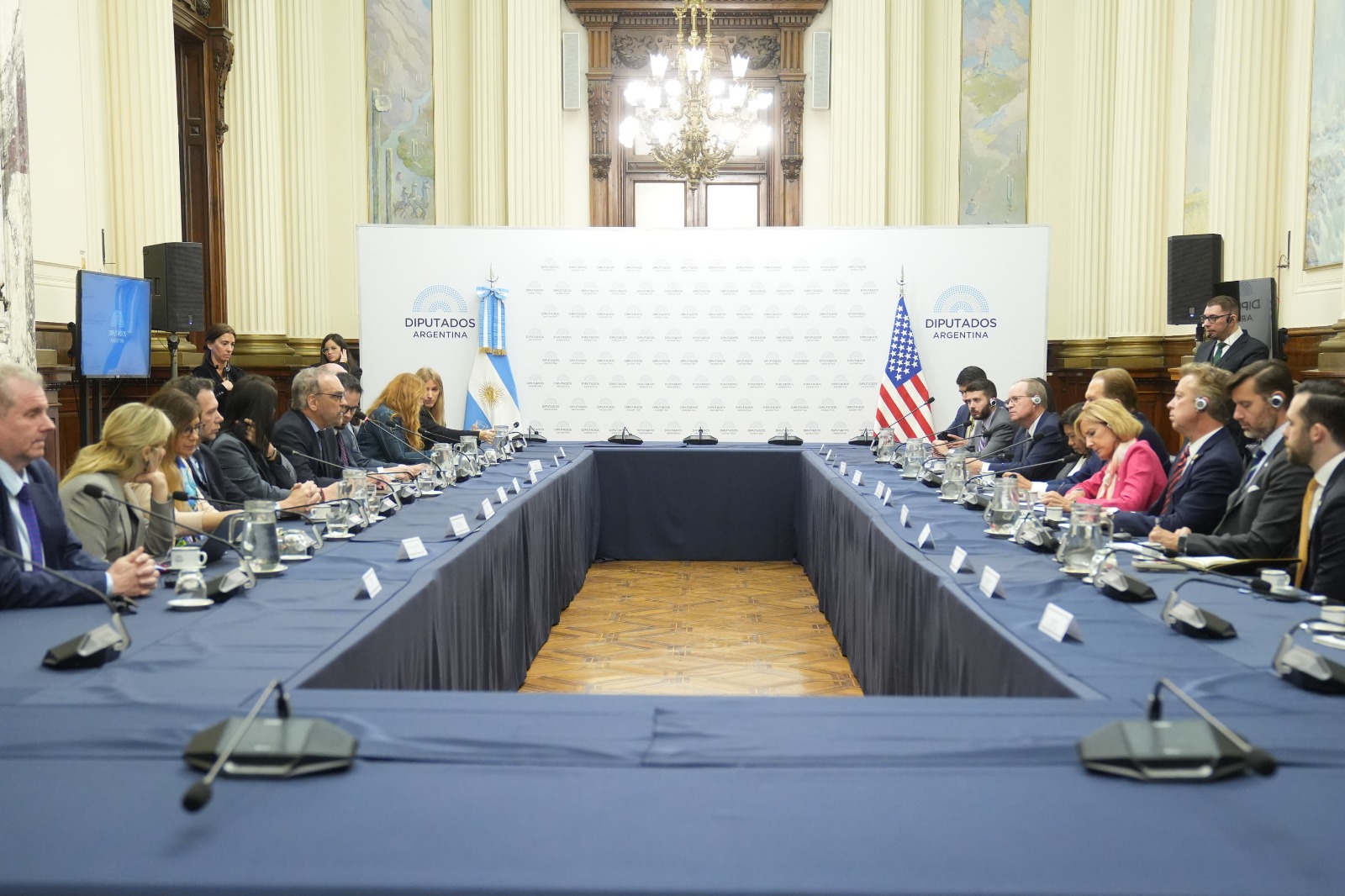 Galeria de imagenes de la noticia INTEGRANTES DE LA COMISIÓN DE RELACIONES EXTERIORES DE DIPUTADOS RECIBIERON A UNA DELEGACIÓN PARLAMENTARIA DE ESTADOS UNIDOS