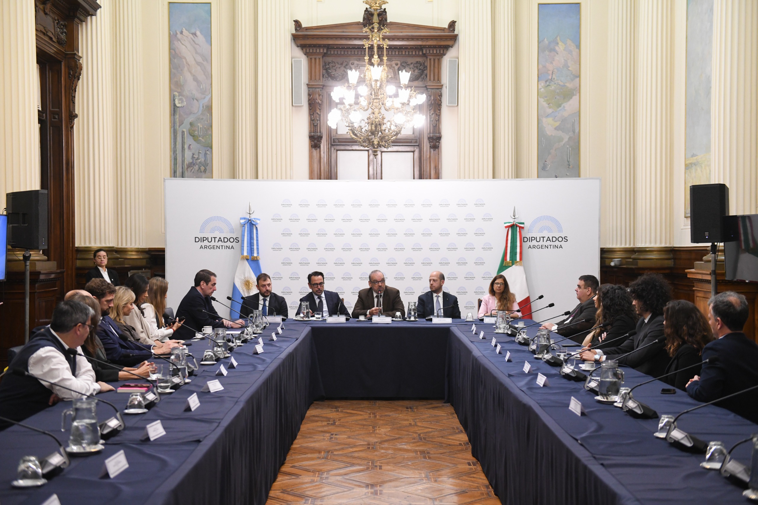 Galeria de imagenes de la noticia EL GRUPO PARLAMENTARIO DE AMISTAD CON LA REPÚBLICA ITALIANA DESPIDIÓ AL EMBAJADOR FABRIZIO LUCENTINI