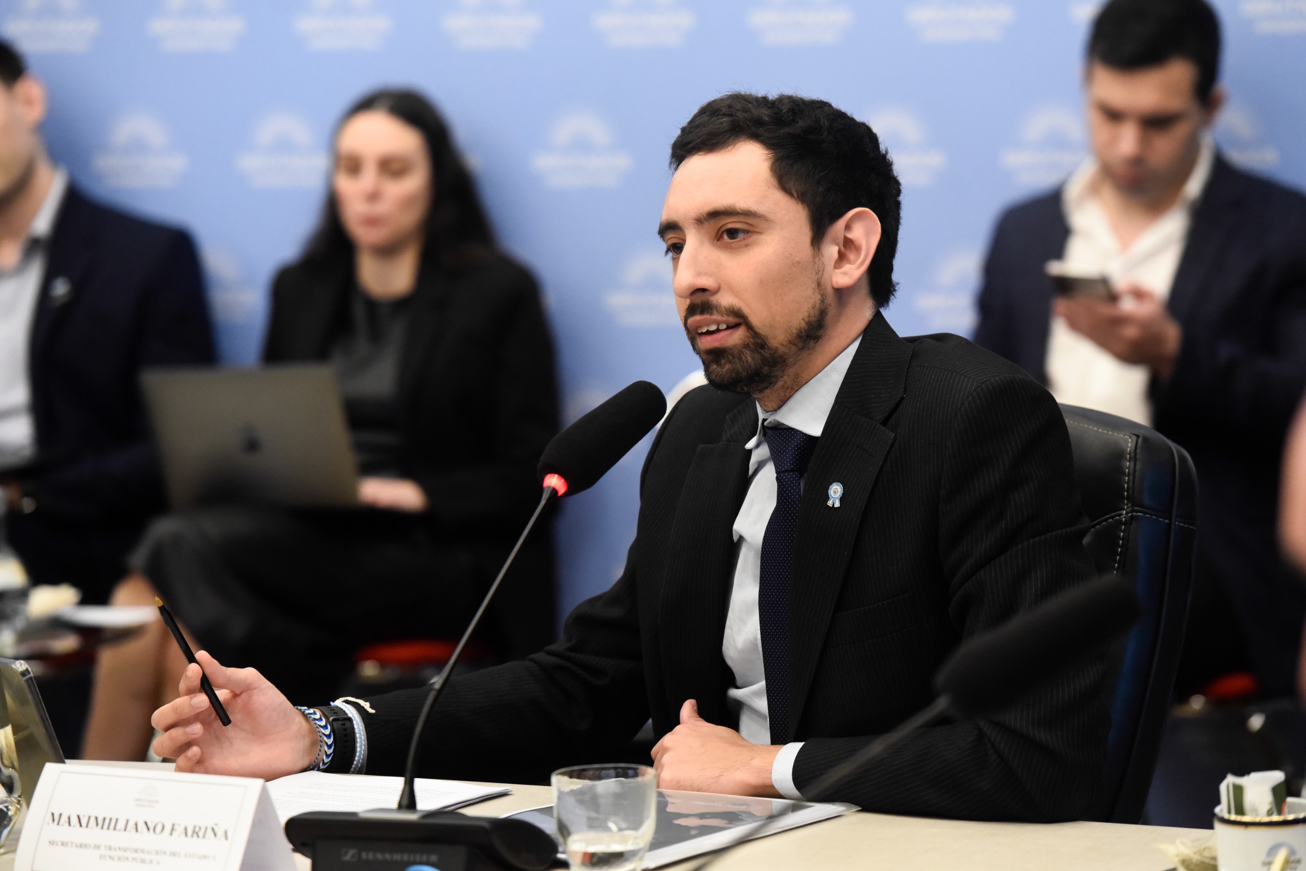 Galeria de imagenes de la noticia FUNCIONARIOS DEL MINISTERIO DE DESREGULACIÓN EXPUSIERON EN LA COMISIÓN DE PRESUPUESTO Y HACIENDA