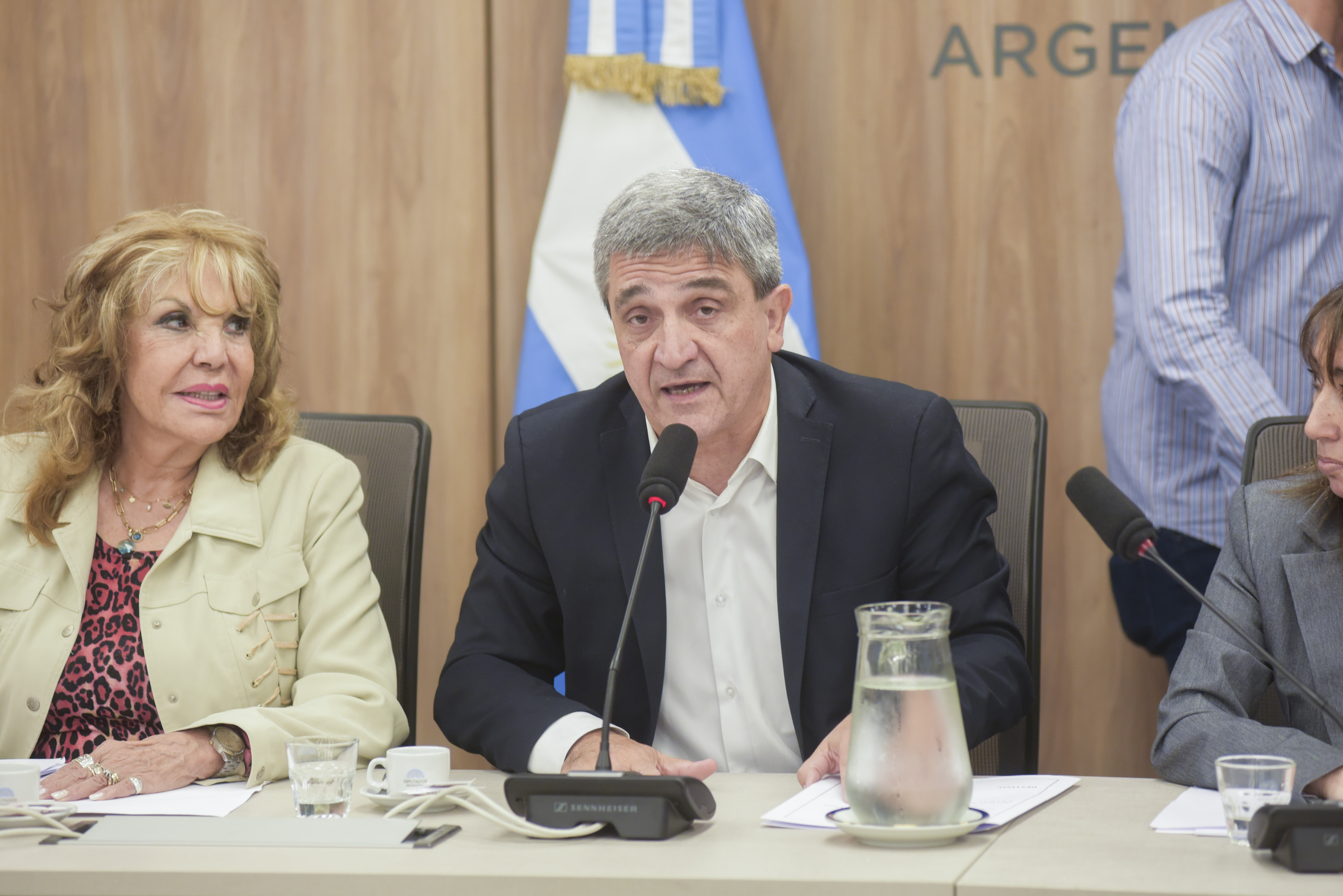 Galeria de imagenes de la noticia DICTAMEN UNÁNIME AL PROYECTO VINCULADO A LA PREVENCIÓN DEL SUICIDIO EN LA NIÑEZ Y ADOLESCENCIA