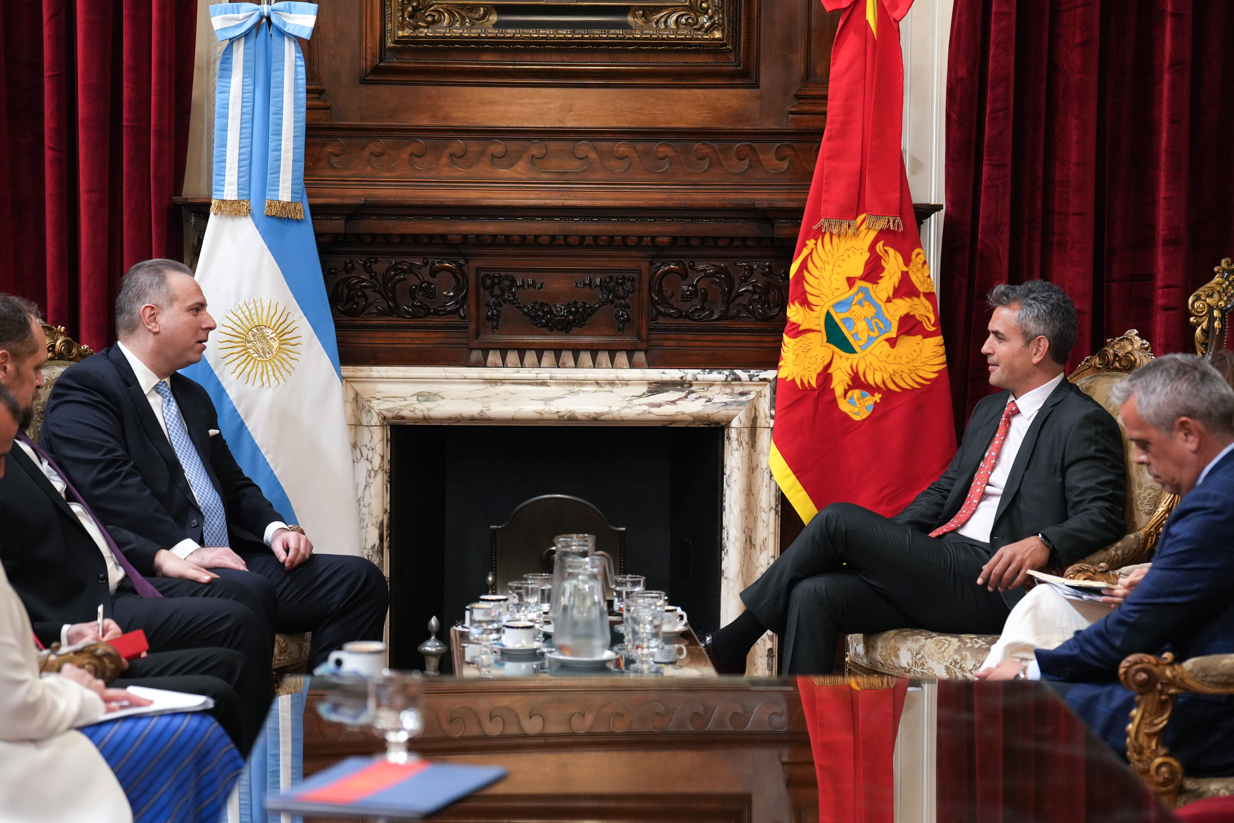 Galeria de imagenes de la noticia MARTÍN MENEM RECIBIÓ A UNA DELEGACIÓN DE MONTENEGRO