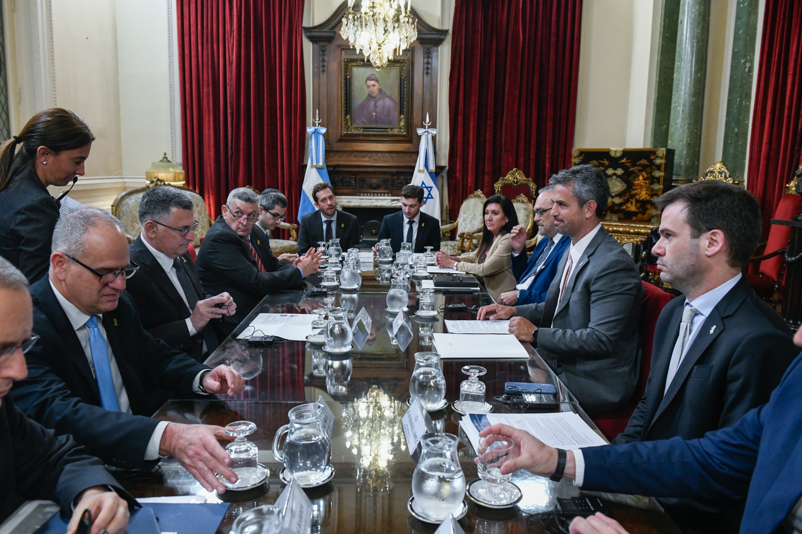 Galeria de imagenes de la noticia MARTÍN MENEM RECIBIÓ AL MINISTRO DE RELACIONES EXTERIORES DEL ESTADO DE ISRAEL, GIDEON SA’AR