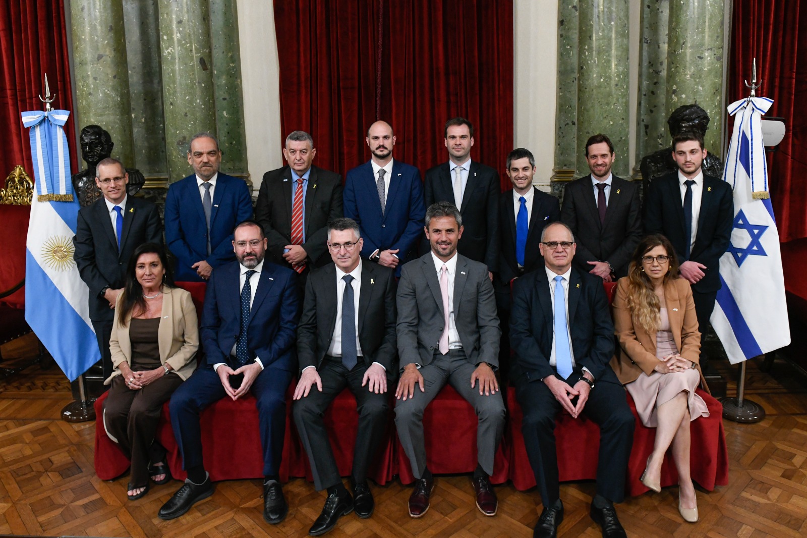 Galeria de imagenes de la noticia MARTÍN MENEM RECIBIÓ AL MINISTRO DE RELACIONES EXTERIORES DEL ESTADO DE ISRAEL, GIDEON SA’AR