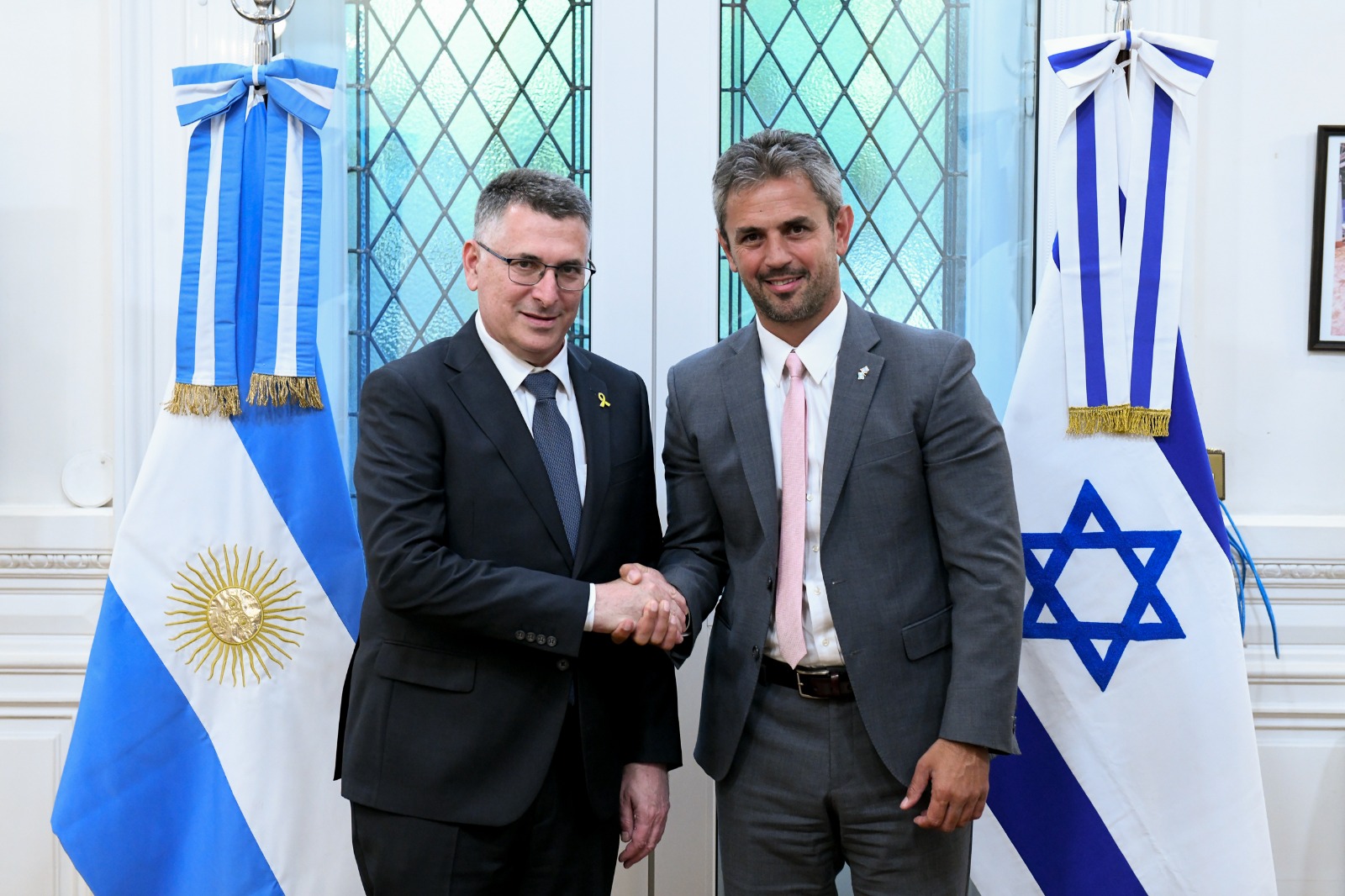 Galeria de imagenes de la noticia MARTÍN MENEM RECIBIÓ AL MINISTRO DE RELACIONES EXTERIORES DEL ESTADO DE ISRAEL, GIDEON SA’AR