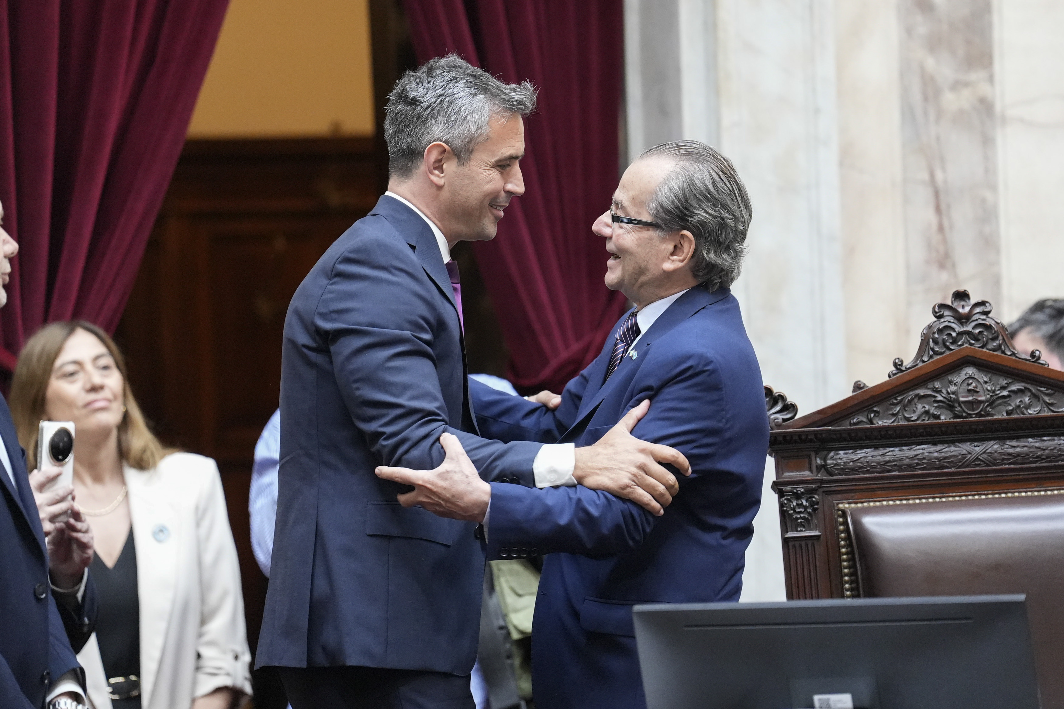 Galeria de imagenes de la noticia CON LA PRESENCIA DEL PRESIDENTE DE LA NACIÓN, JURARON LOS NUEVOS DIPUTADOS Y MARTÍN MENEM FUE REELECTO