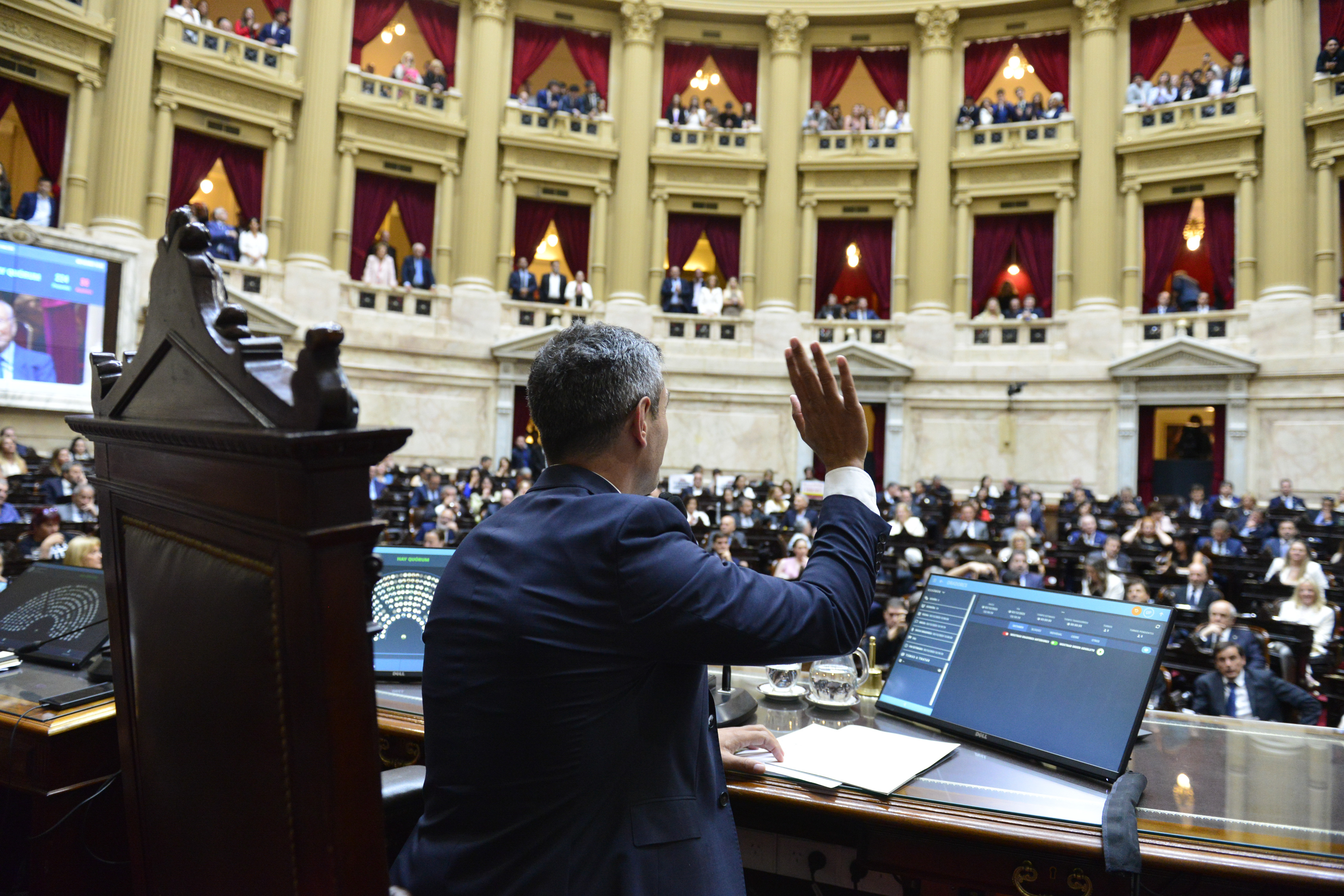Galeria de imagenes de la noticia CON LA PRESENCIA DEL PRESIDENTE DE LA NACIÓN, JURARON LOS NUEVOS DIPUTADOS Y MARTÍN MENEM FUE REELECTO