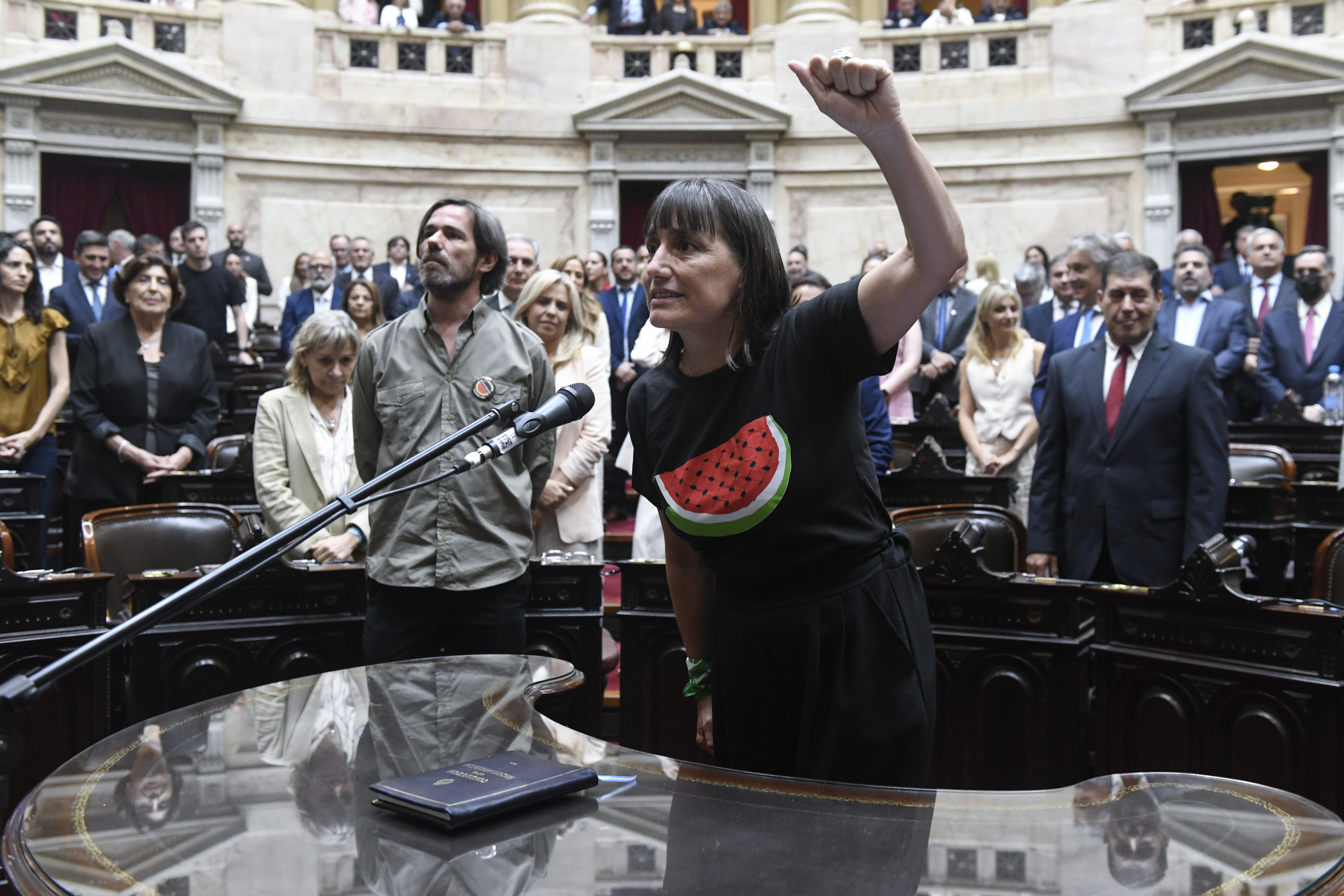 Galeria de imagenes de la noticia CON LA PRESENCIA DEL PRESIDENTE DE LA NACIÓN, JURARON LOS NUEVOS DIPUTADOS Y MARTÍN MENEM FUE REELECTO